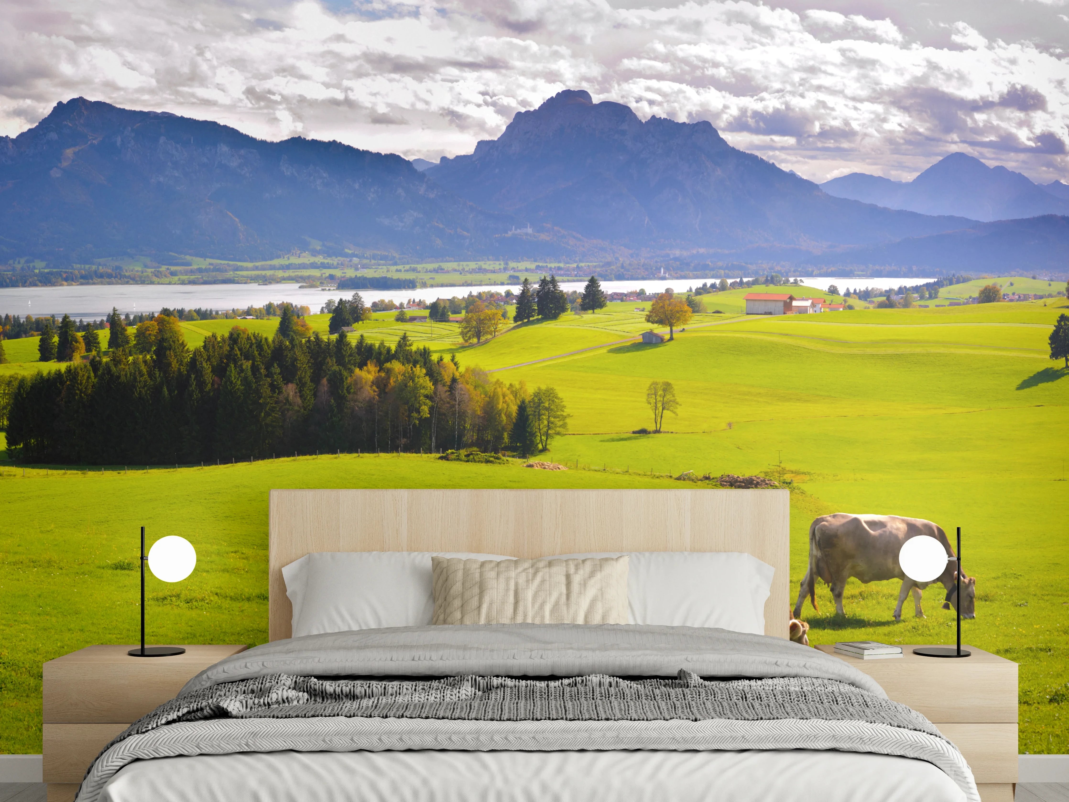 Wandverkleidung Schlafzimmer - Grüne Bergwiese mit Kühen