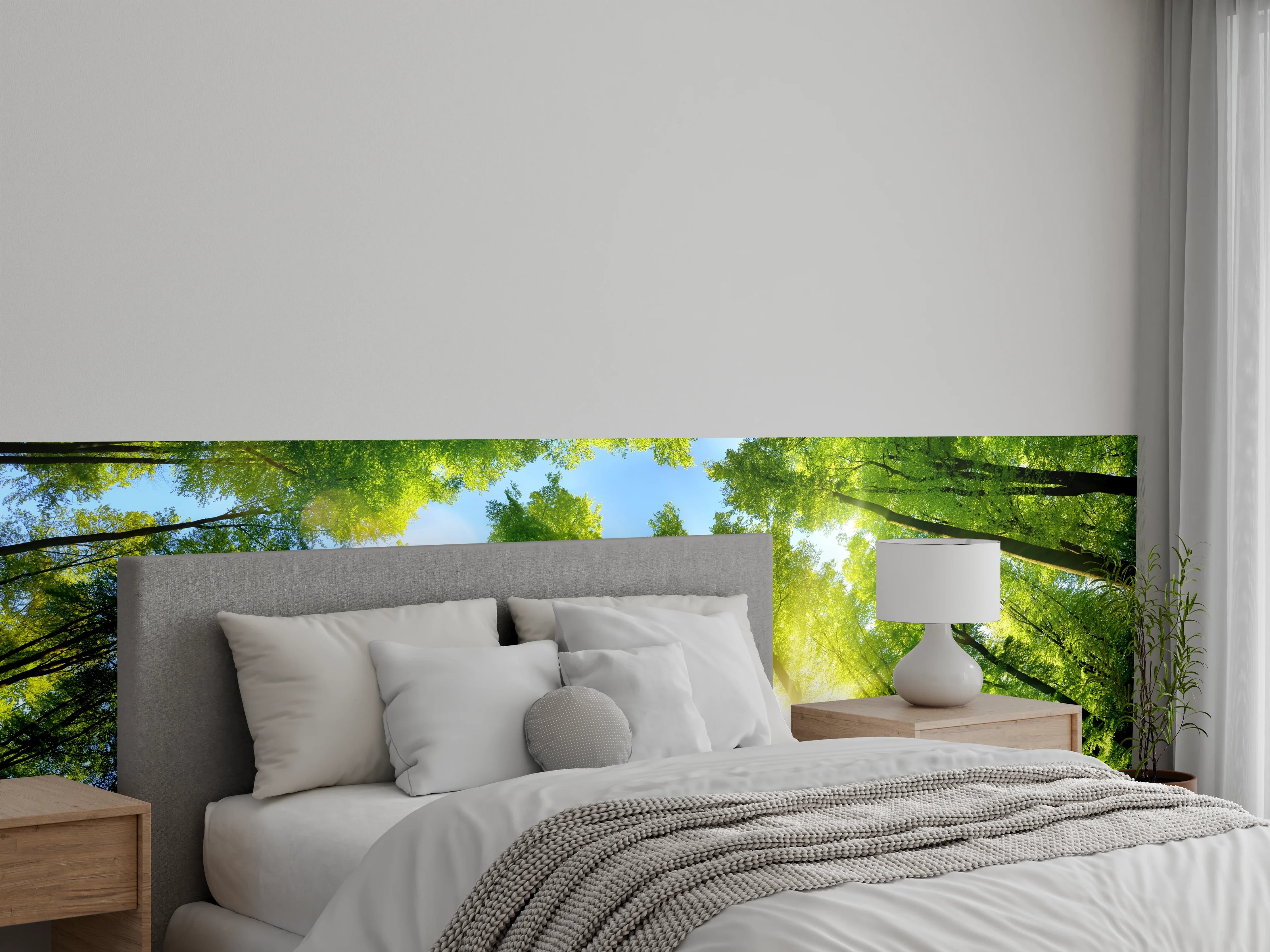 Wandverkleidung Schlafzimmer - Grüner Waldblick mit Sonnenstrahlen