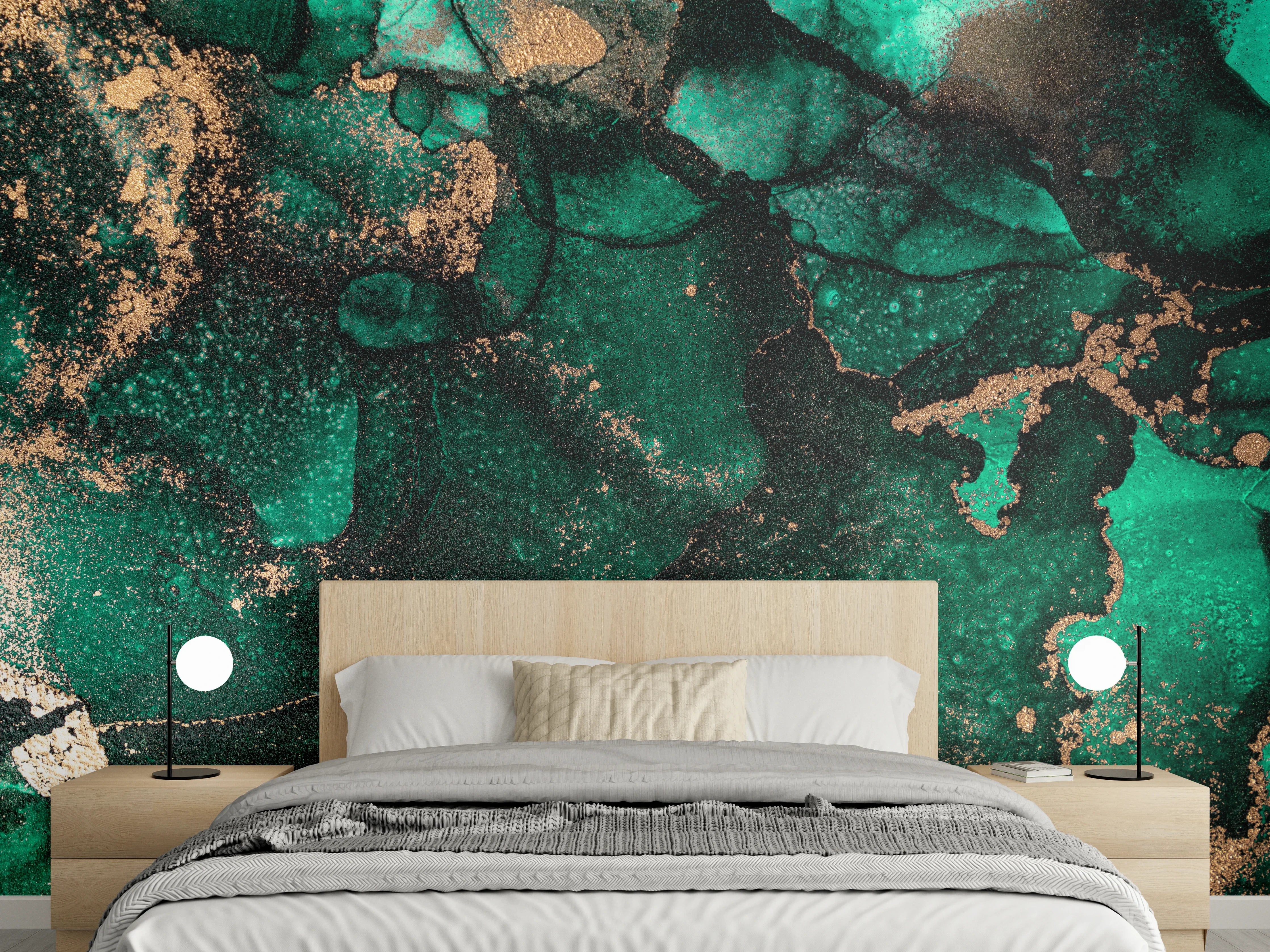 Wandverkleidung Schlafzimmer - Grünes Marmor-Design mit goldenen Akzenten
