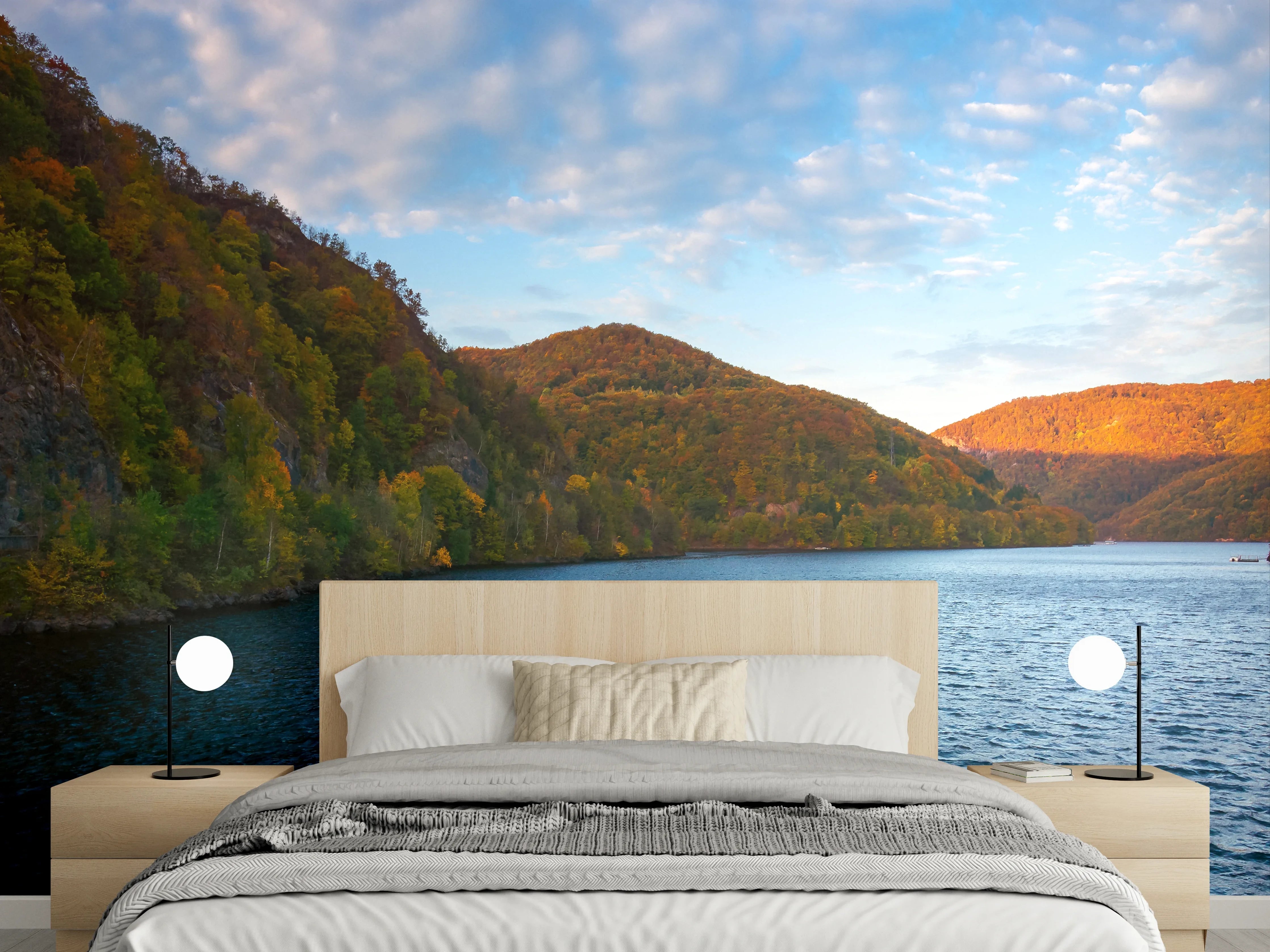 Wandverkleidung Schlafzimmer - Herbstlicher See mit Bergen