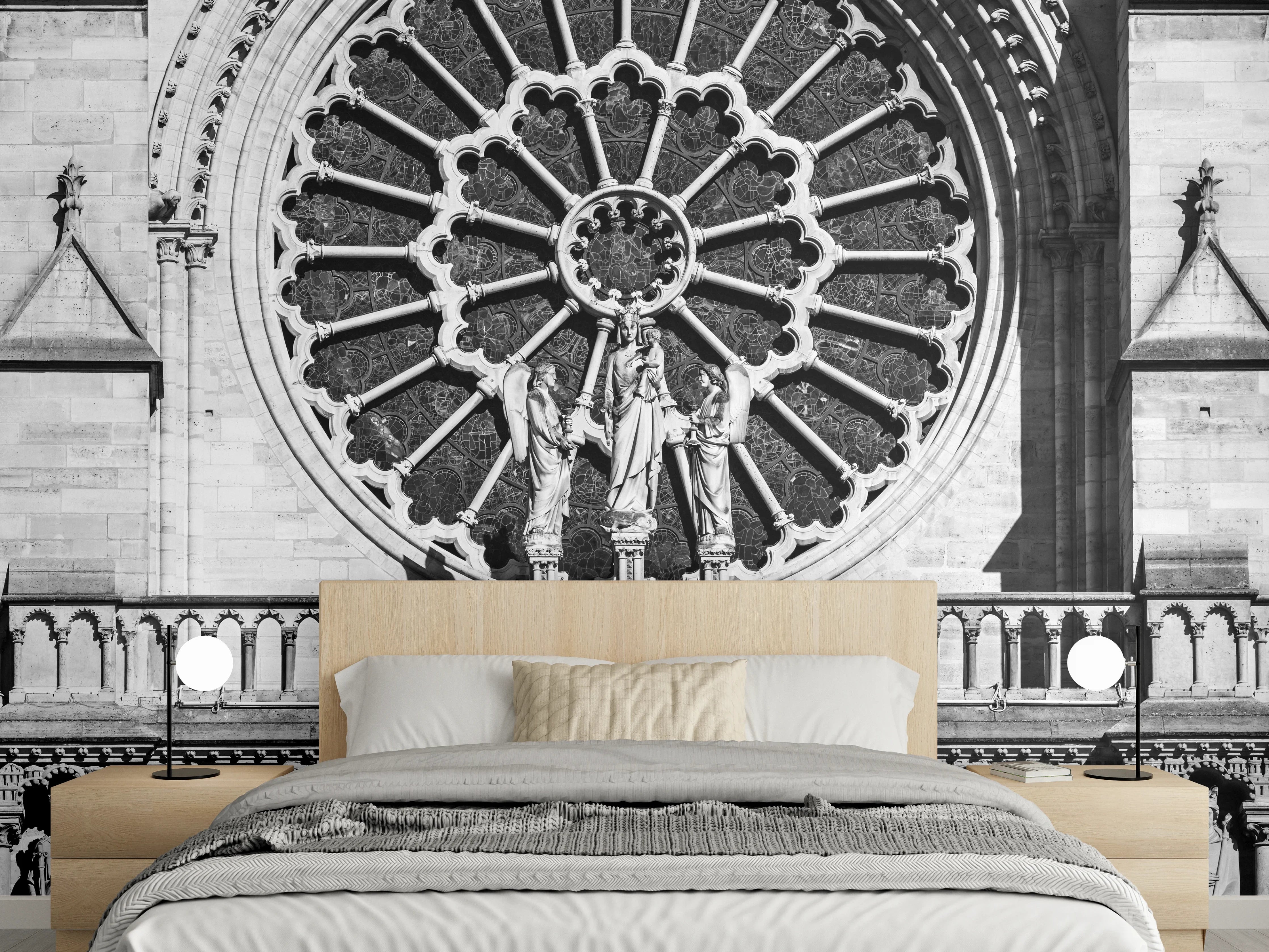 Wandverkleidung Schlafzimmer - Historische Kirchenfassade mit Rosette