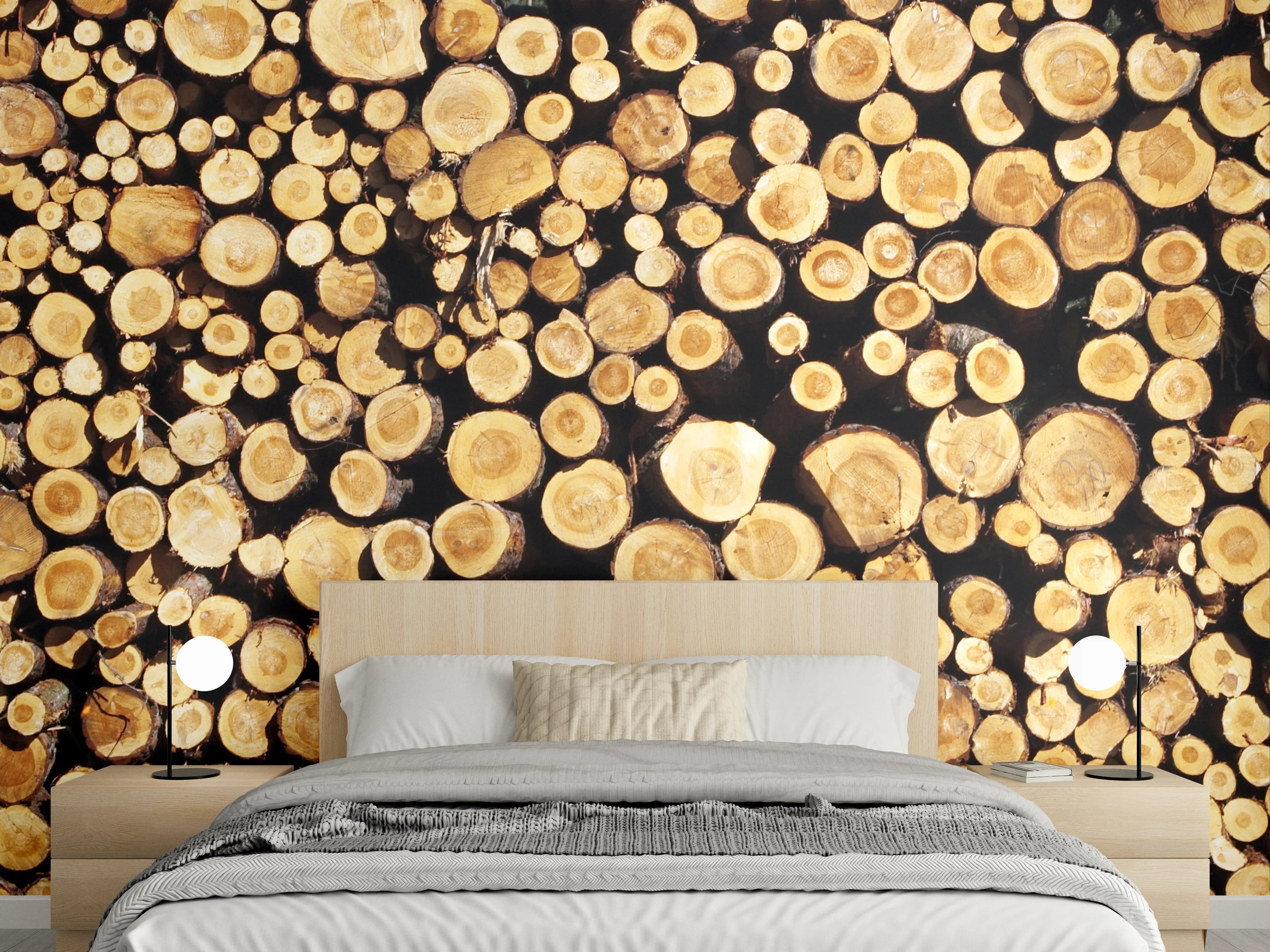 Wandverkleidung Schlafzimmer - Holzstämme in warmem Farbton