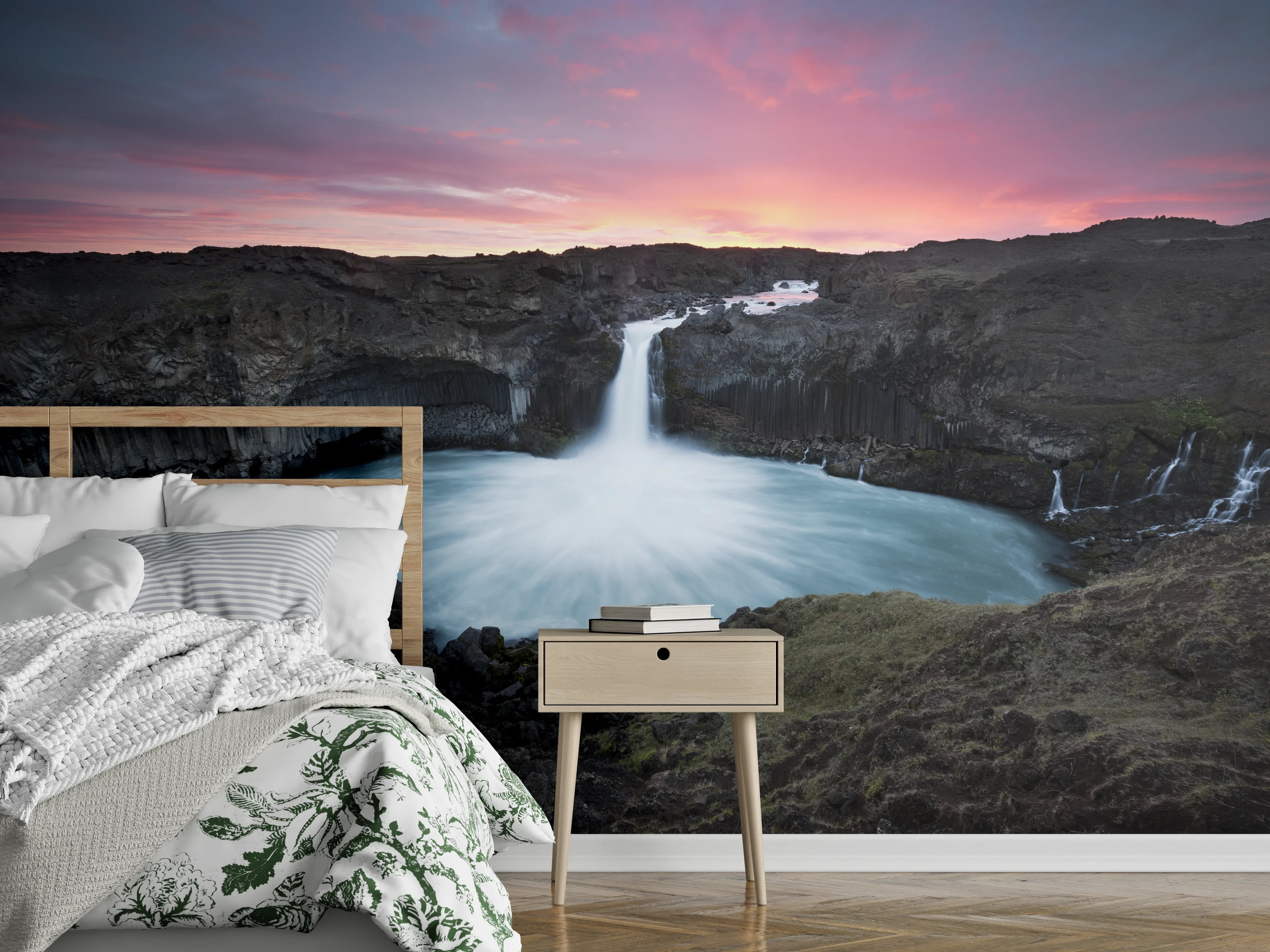 Wandverkleidung Schlafzimmer - Isländischer Wasserfall bei Sonnenuntergang