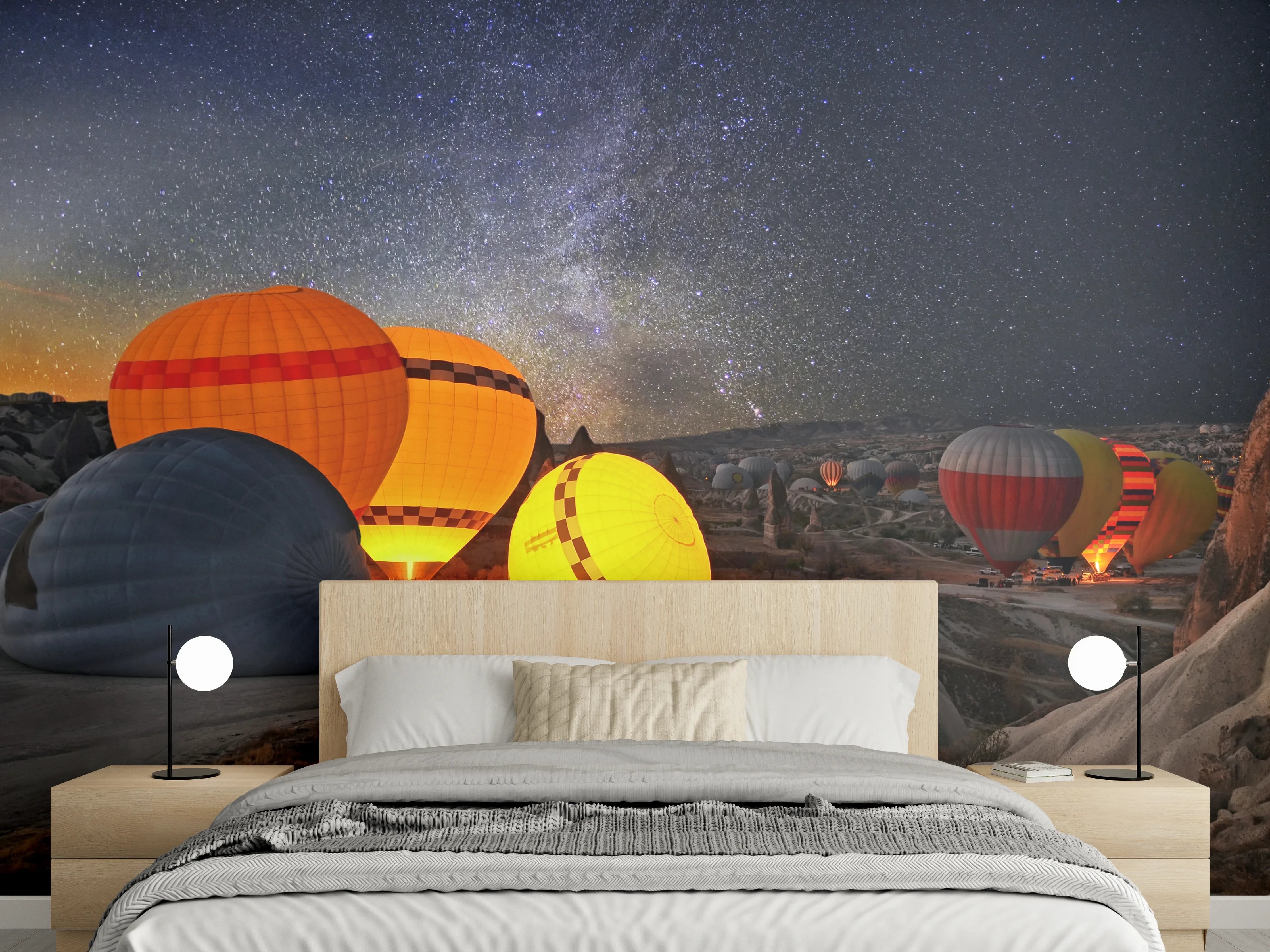 Wandverkleidung Schlafzimmer - Leuchtende Ballons bei Sternenhimmel Nacht