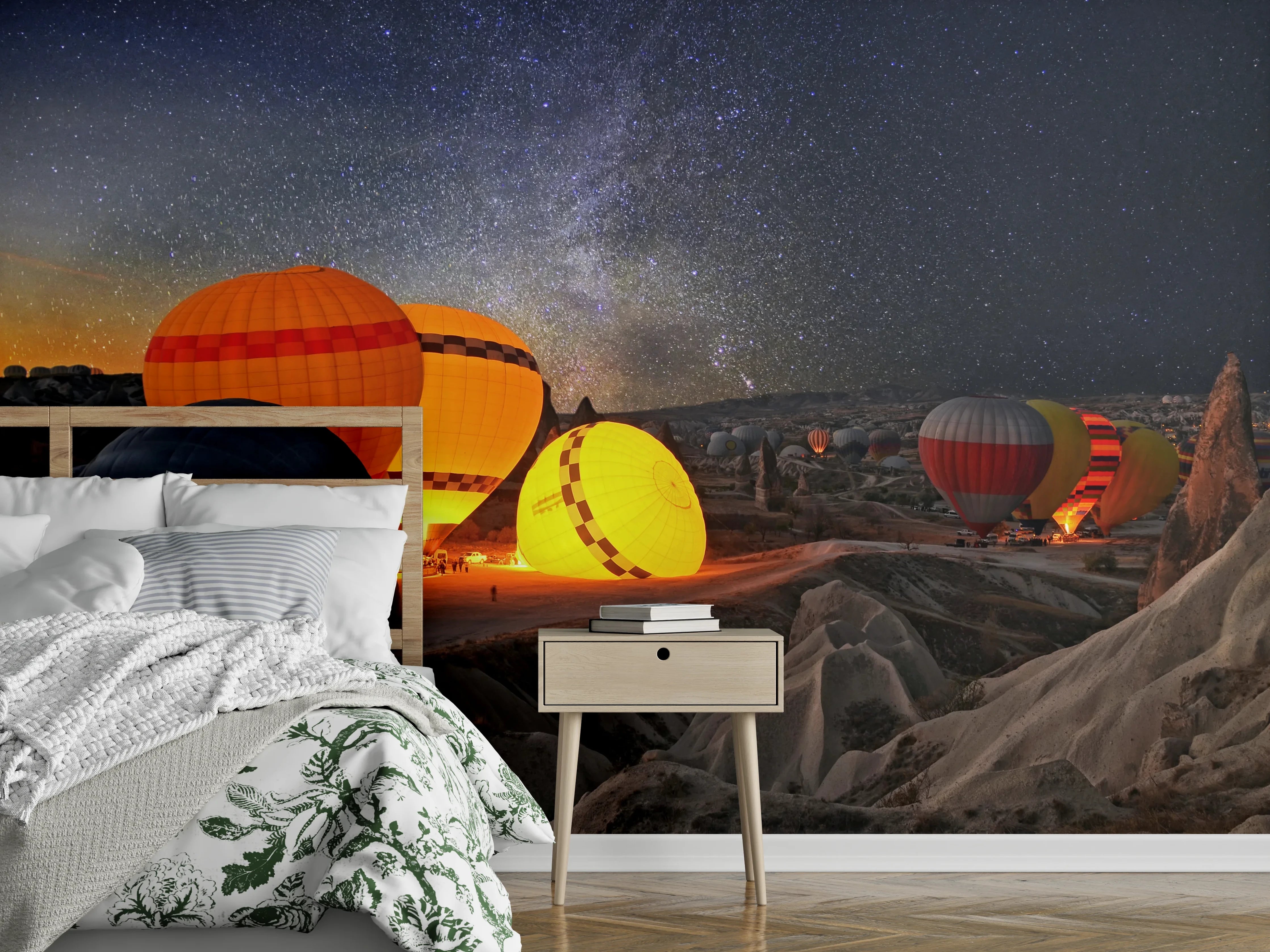 Wandverkleidung Schlafzimmer - Leuchtende Ballons bei Sternenhimmel Nacht