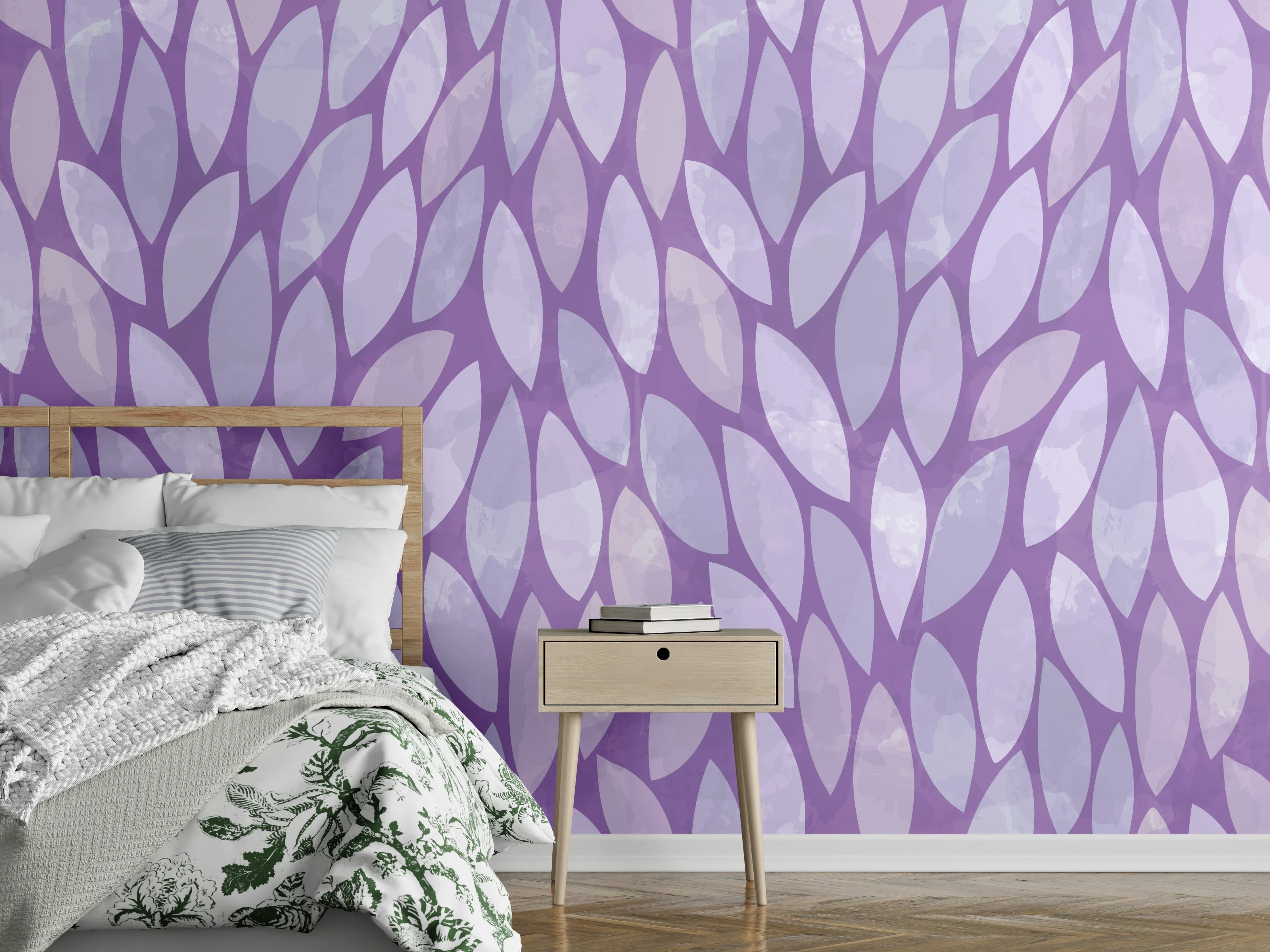 Wandverkleidung Schlafzimmer - Lila Blumenmuster mit zarten Blättern