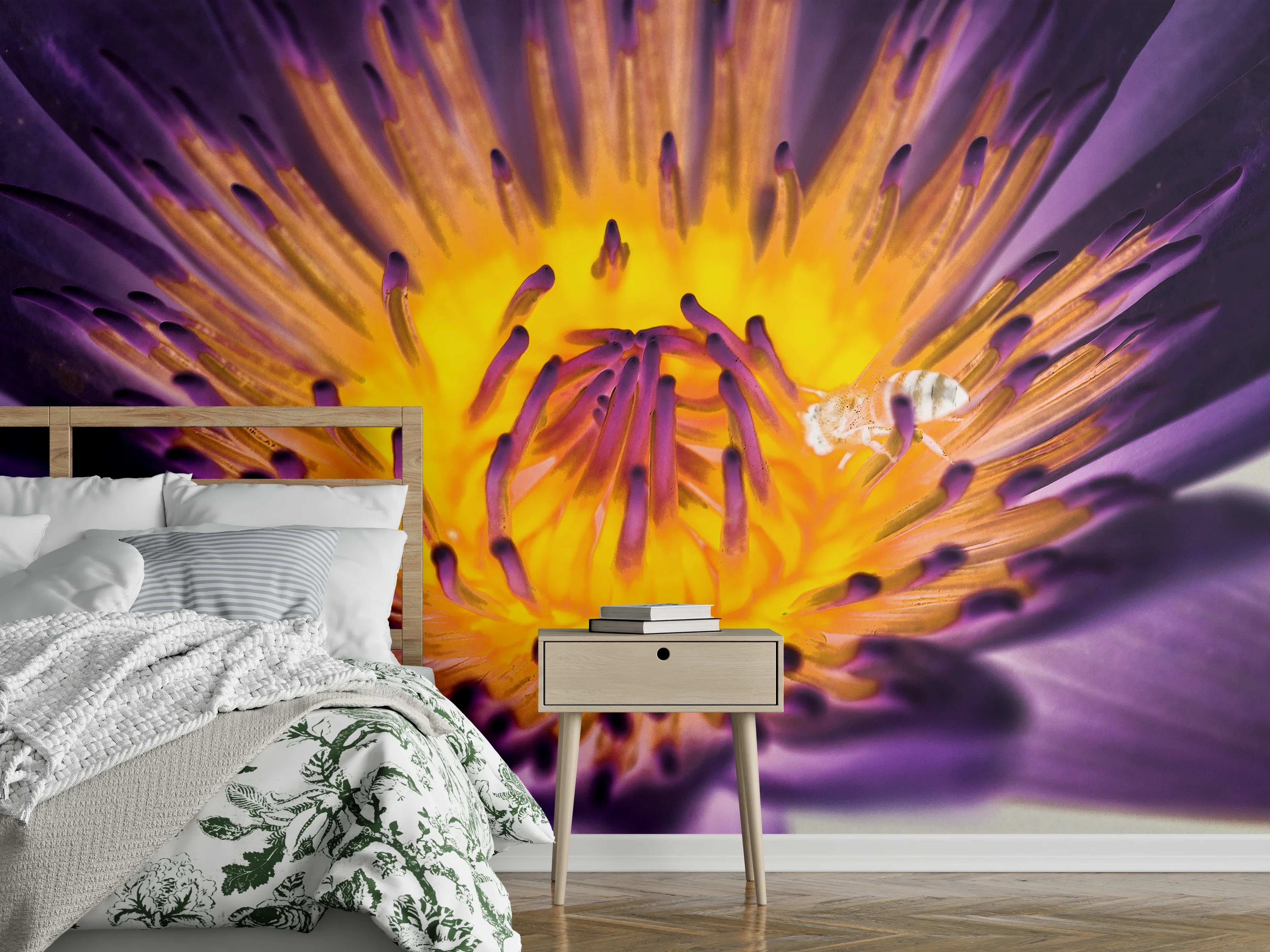 Wandverkleidung Schlafzimmer - Lila-gelbe Seerose Makroblüte