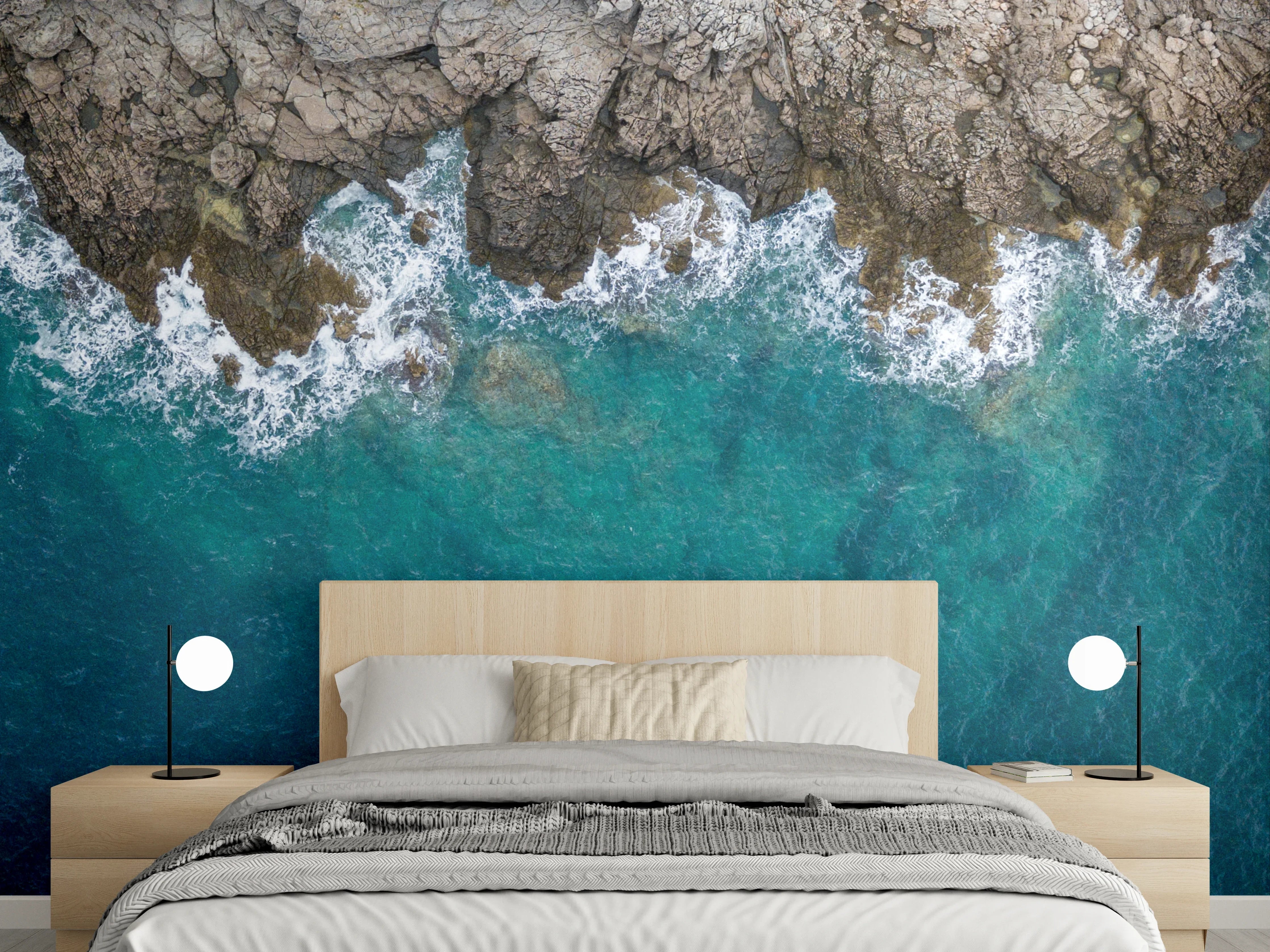 Wandverkleidung Schlafzimmer - Luftaufnahme Felsen trifft türkisblaues Meer