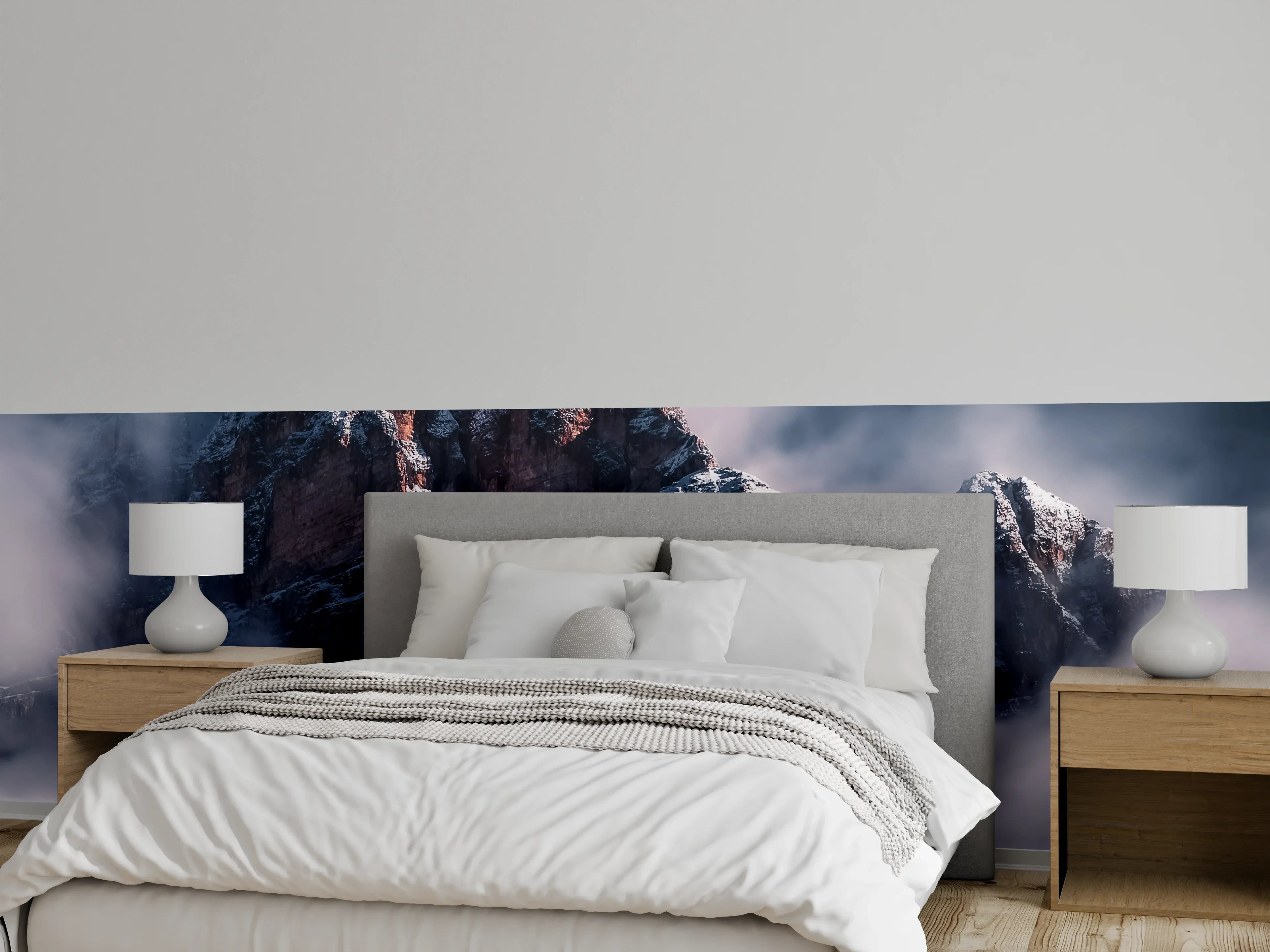 Wandverkleidung Schlafzimmer - Majestätische Berge im Nebel Panorama