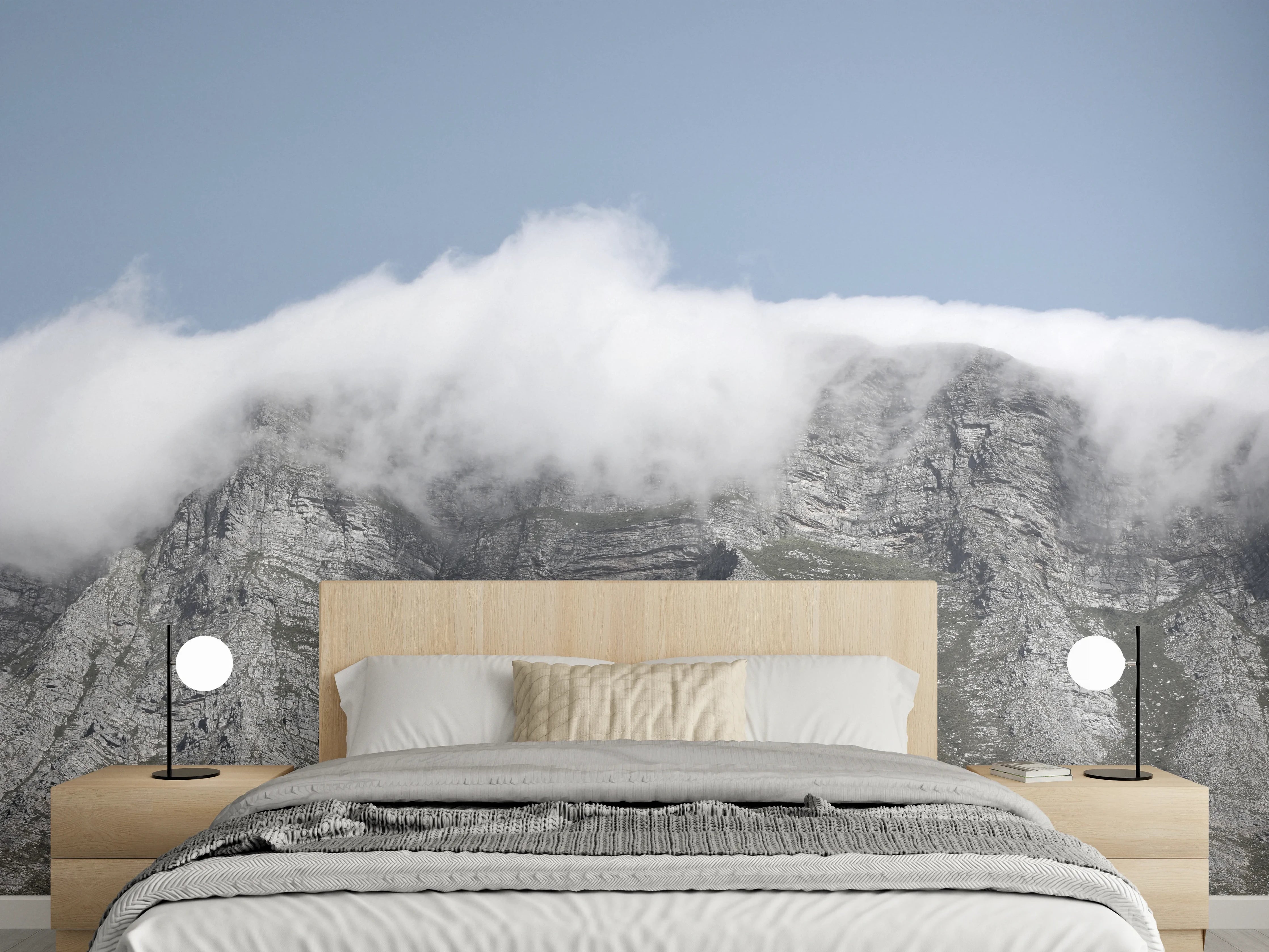 Wandverkleidung Schlafzimmer - Majestätische Berge mit Wolkenhaube