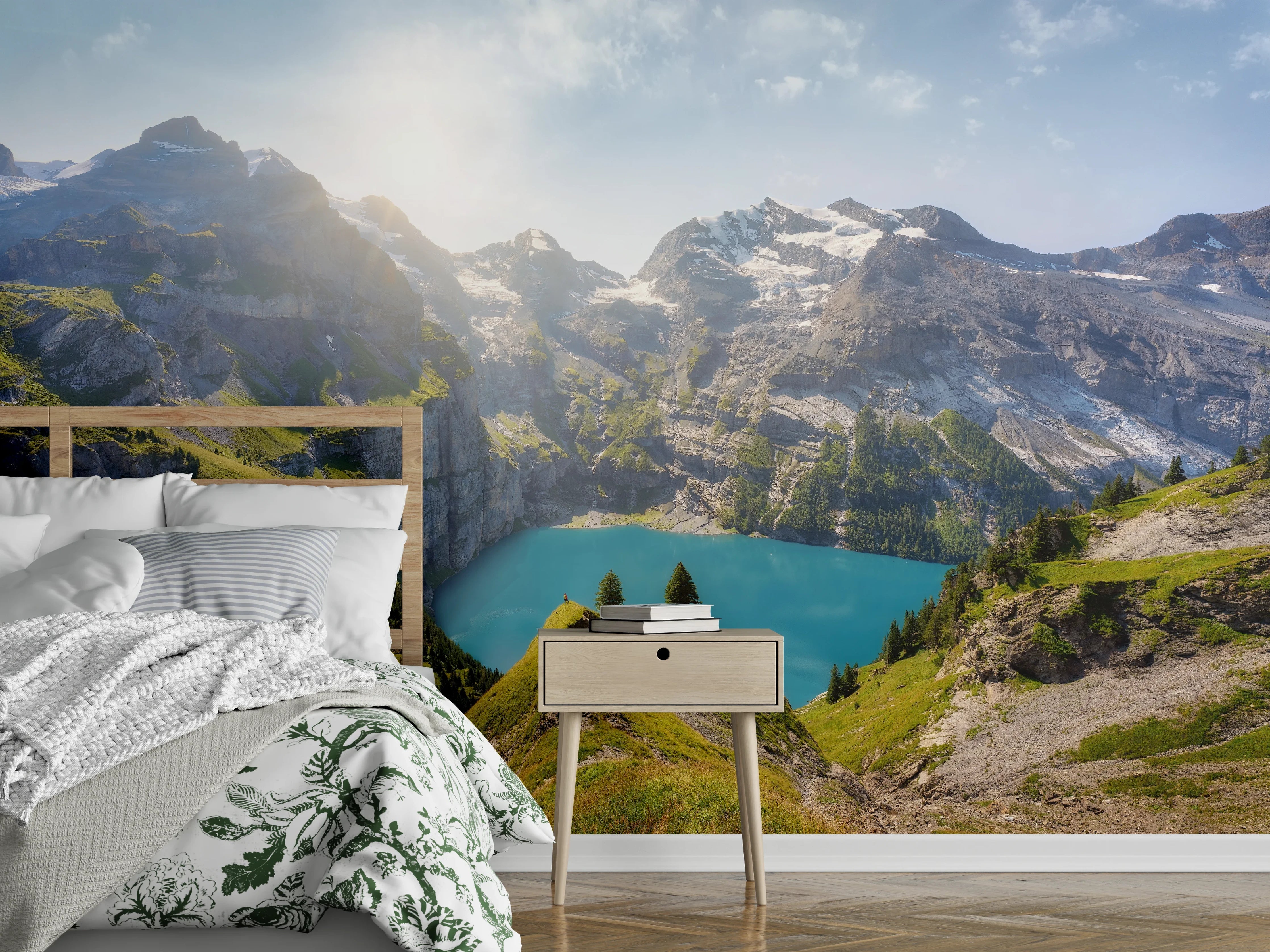 Wandverkleidung Schlafzimmer - Majestätische Berglandschaft mit goldenem Sonnenaufgang