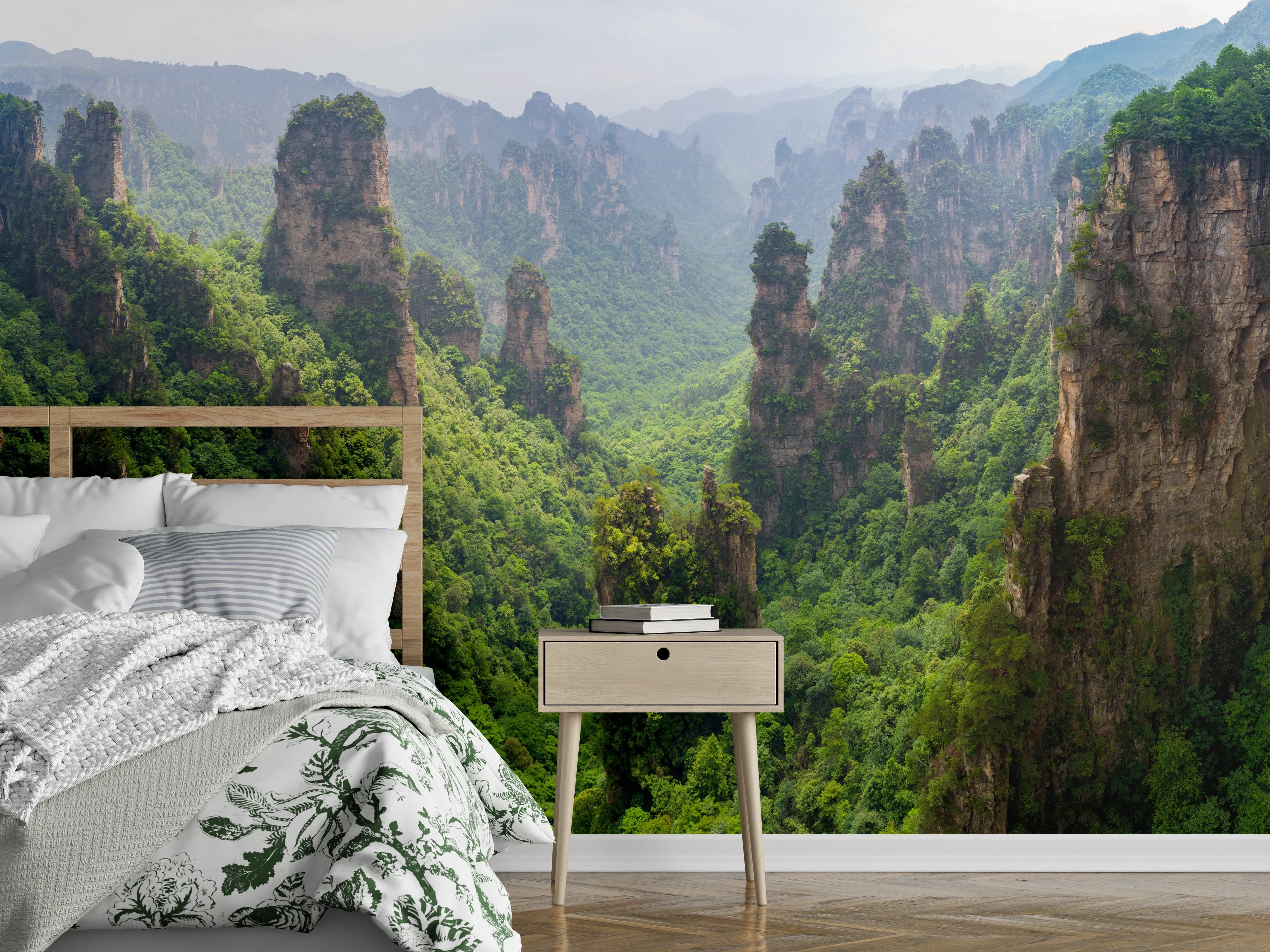 Wandverkleidung Schlafzimmer - Majestätische Felsenlandschaft in grünem Wald