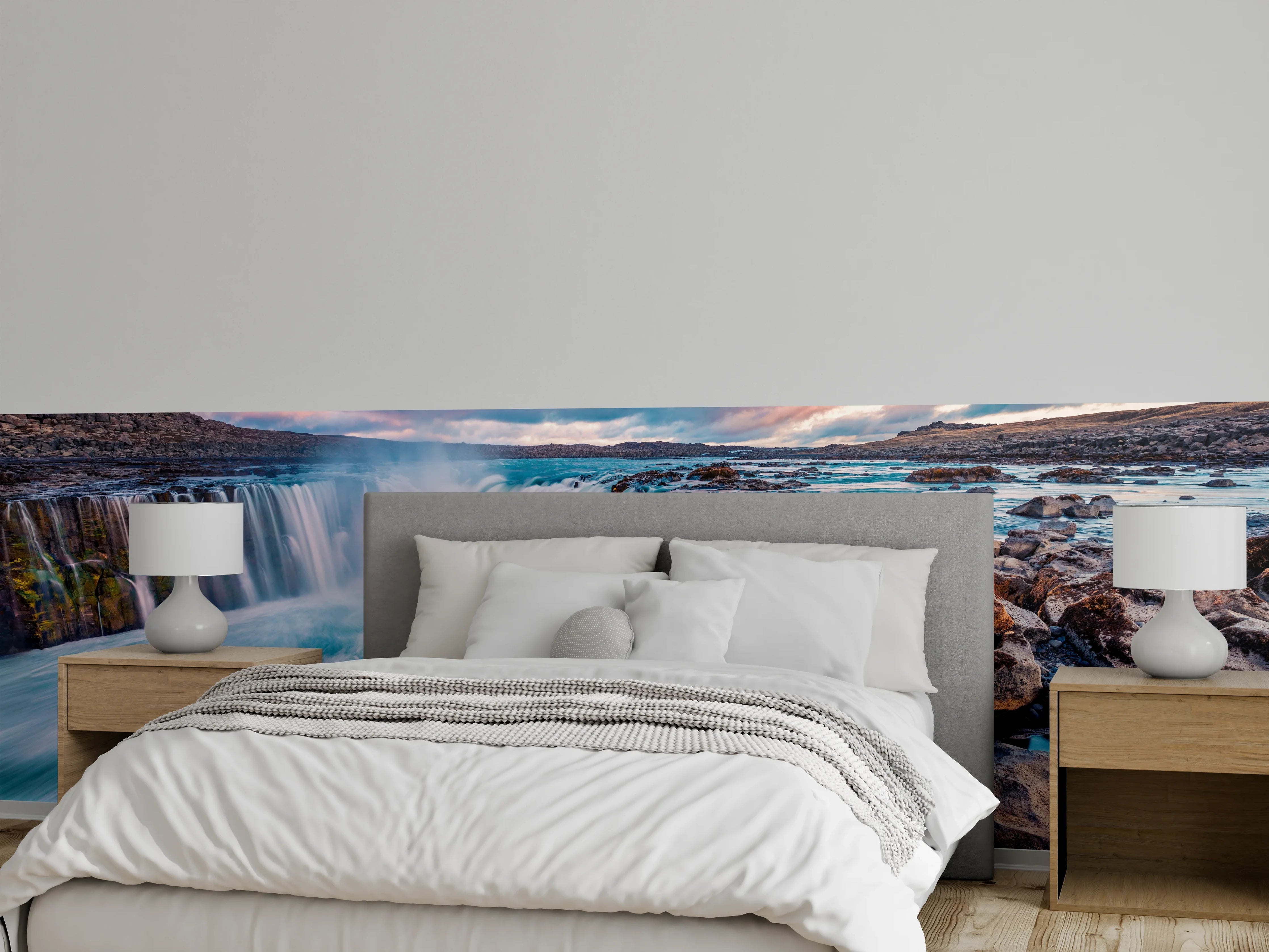 Wandverkleidung Schlafzimmer - Majestätischer Wasserfall bei Sonnenuntergang
