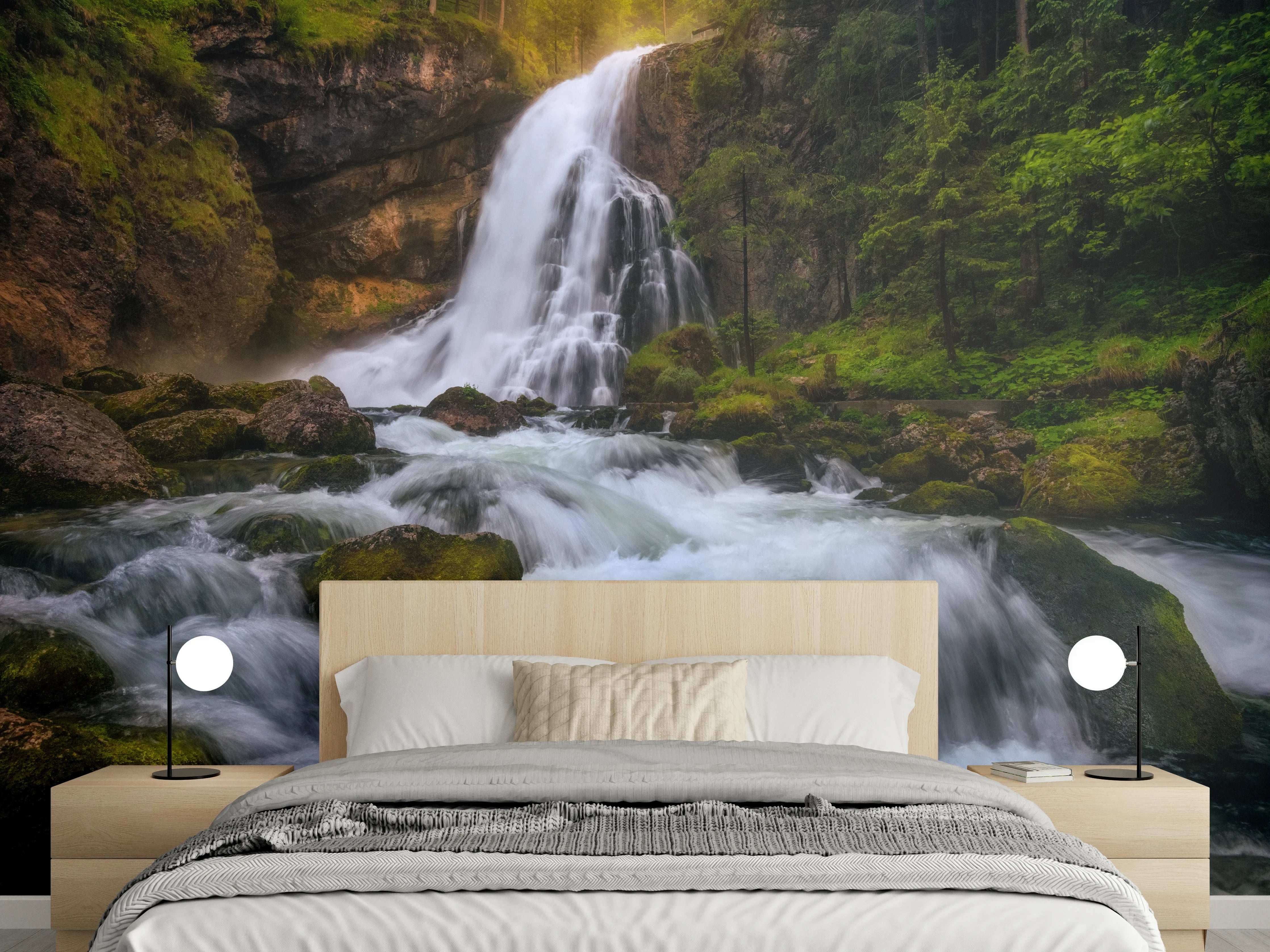 Wandverkleidung Schlafzimmer - Majestätischer Wasserfall im Wald