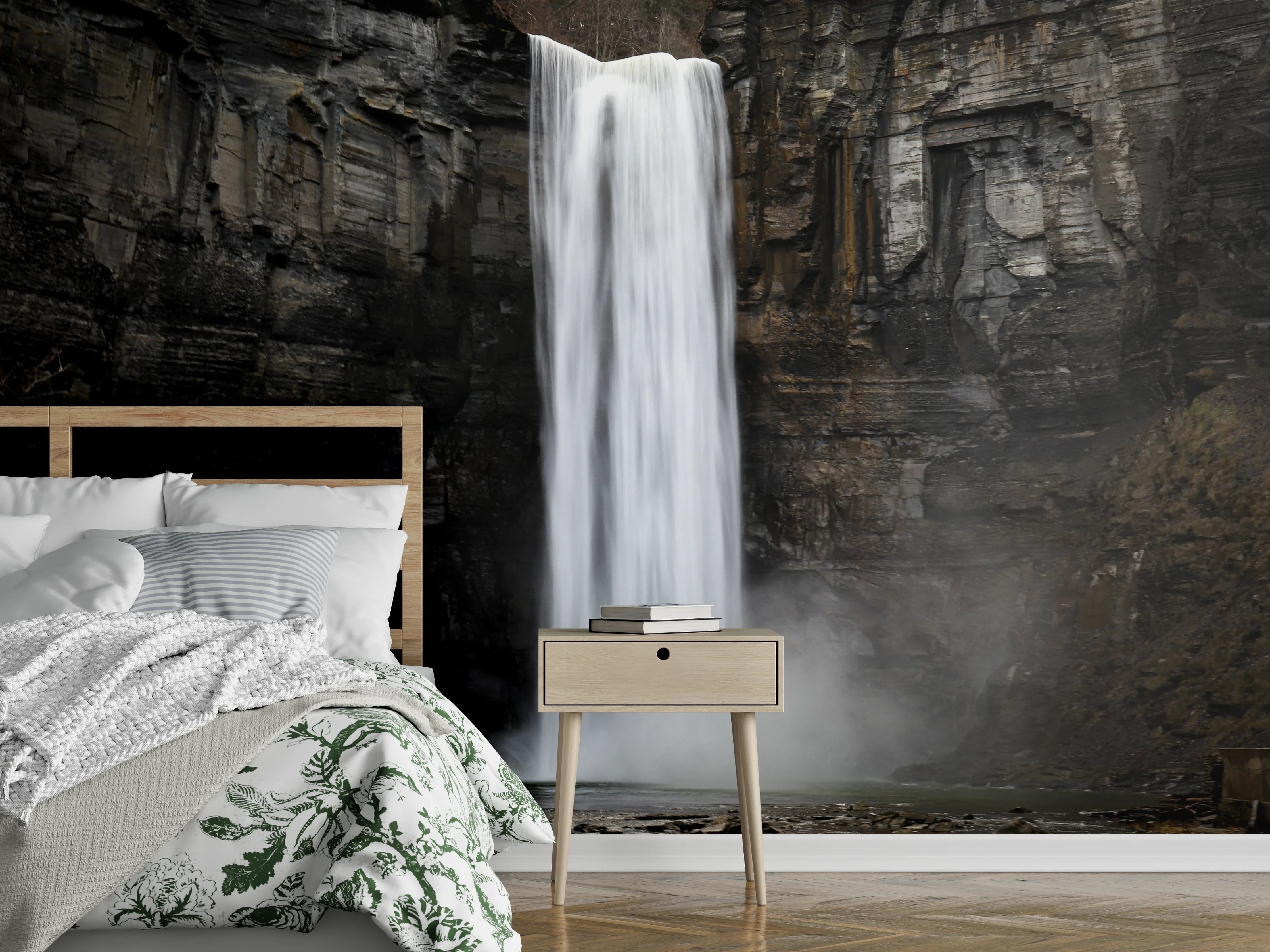 Wandverkleidung Schlafzimmer - Majestätischer Wasserfall in Naturkulisse