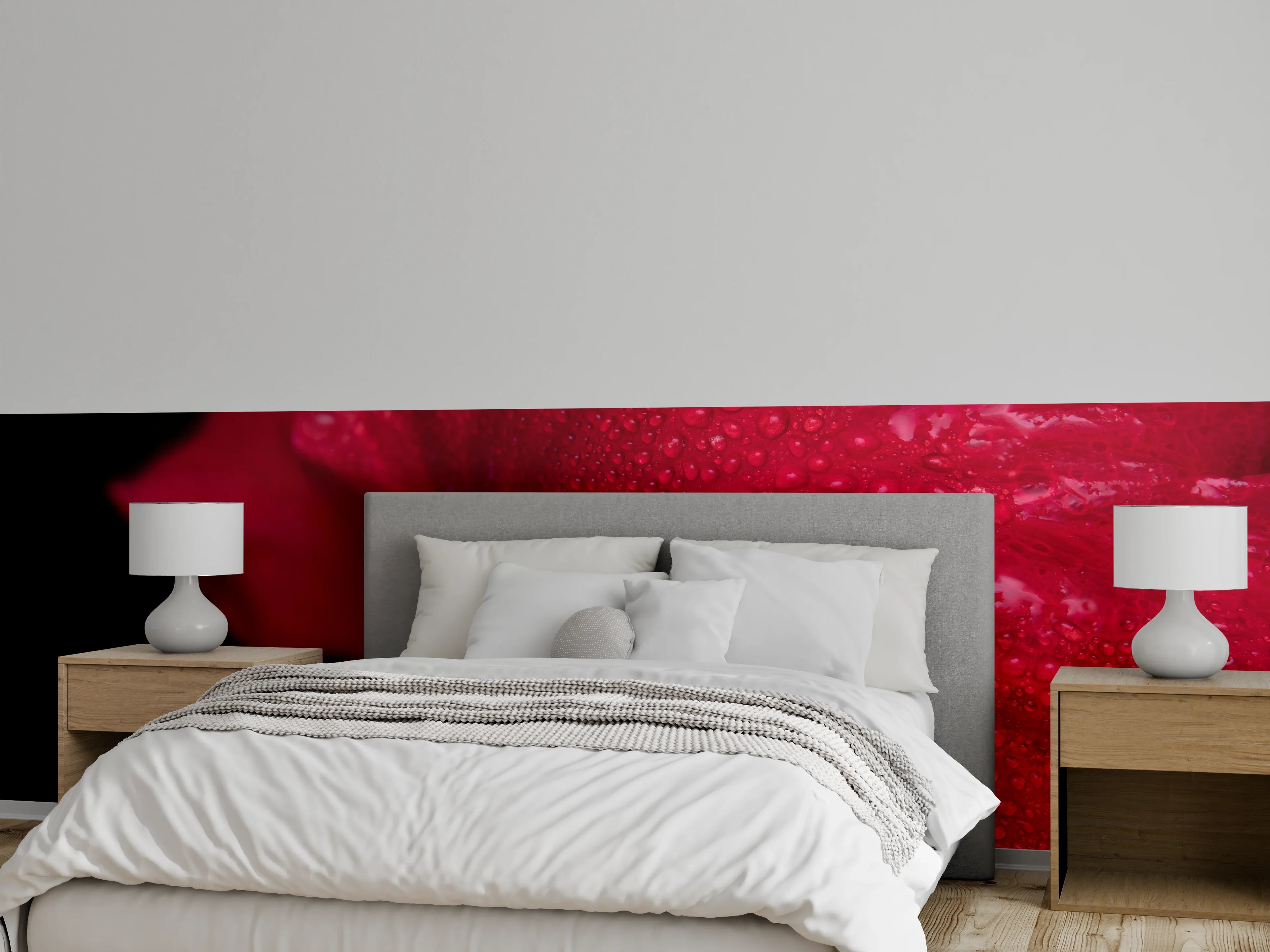Wandverkleidung Schlafzimmer - Makroaufnahme rote Blüte mit Tropfen