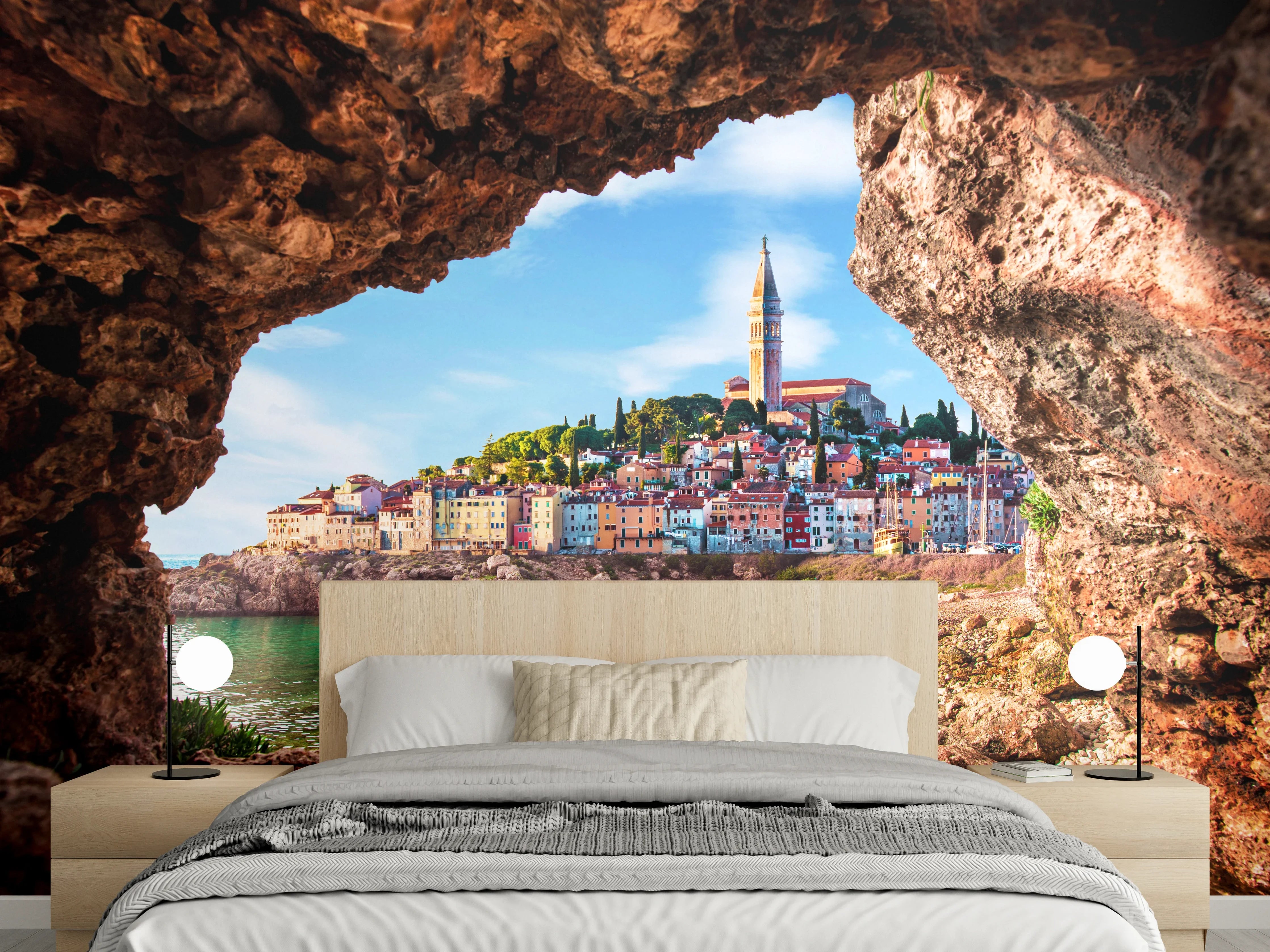 Wandverkleidung Schlafzimmer - Malerische Küstenstadt Panorama Meerblick Wandbild