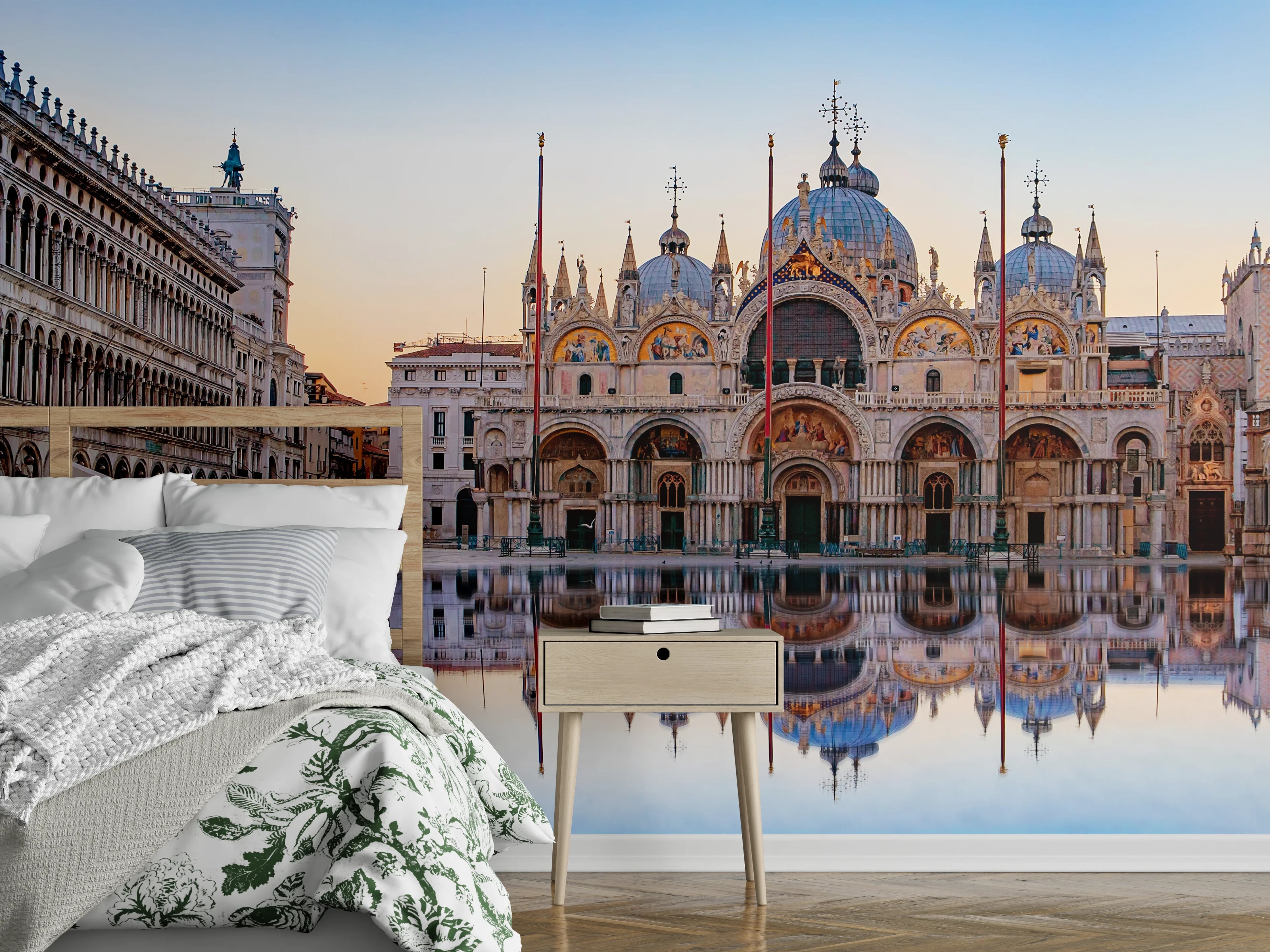 Wandverkleidung Schlafzimmer - Markusdom Venedig: Spiegelung im Sonnenaufgang
