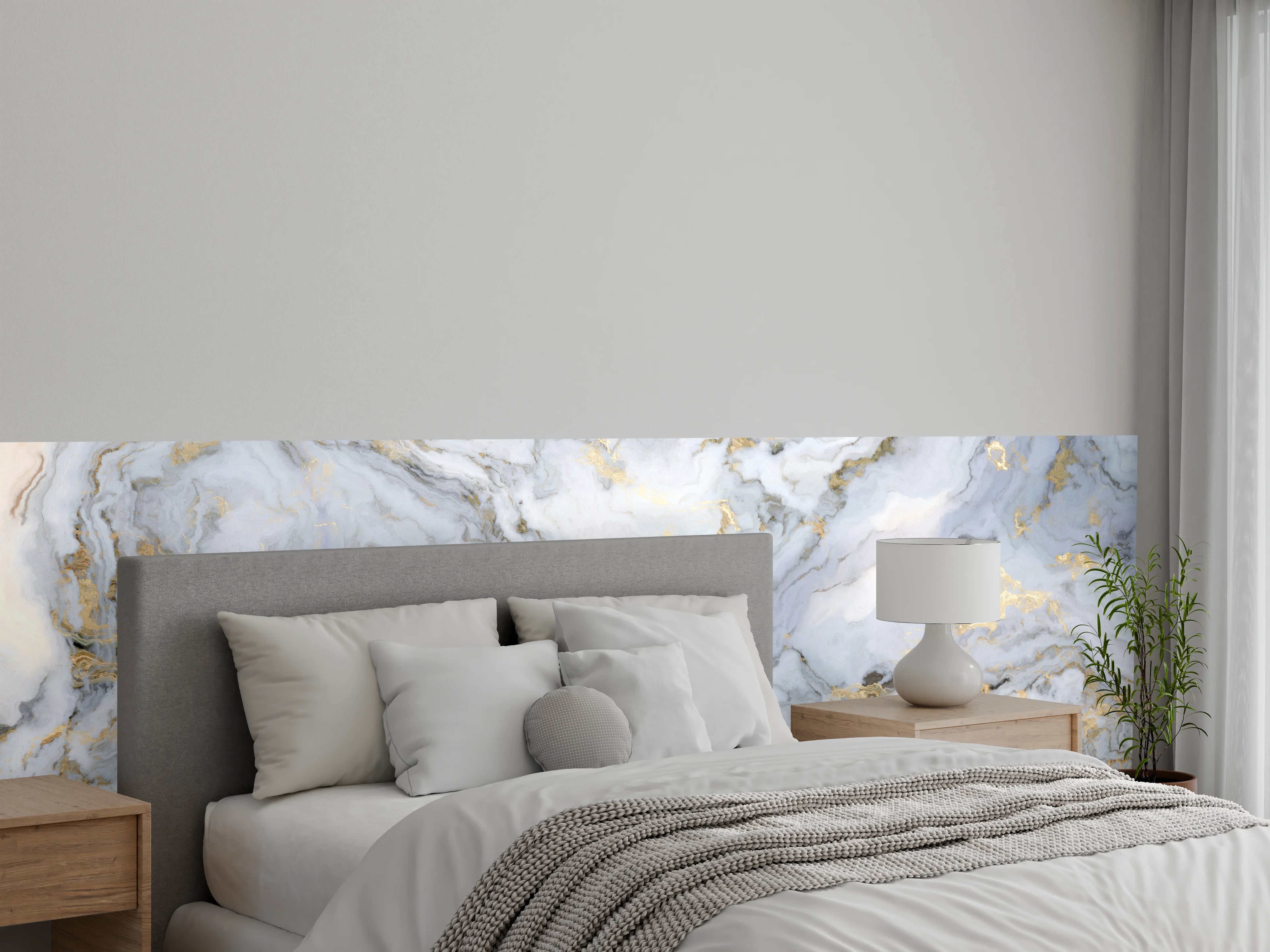 Wandverkleidung Schlafzimmer - Marmoroptik Weiß mit goldenen Akzenten