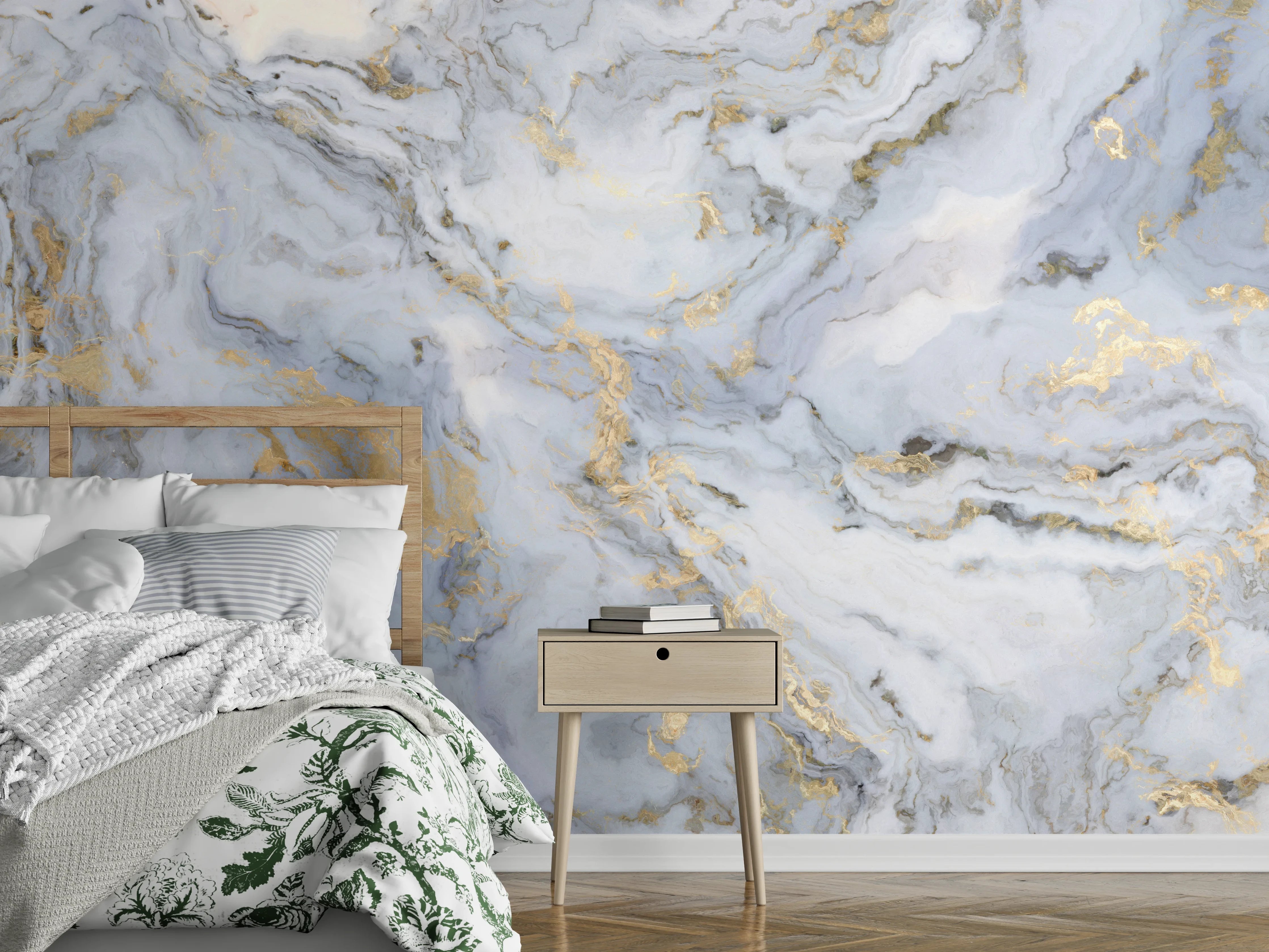 Wandverkleidung Schlafzimmer - Marmoroptik Weiß mit goldenen Akzenten
