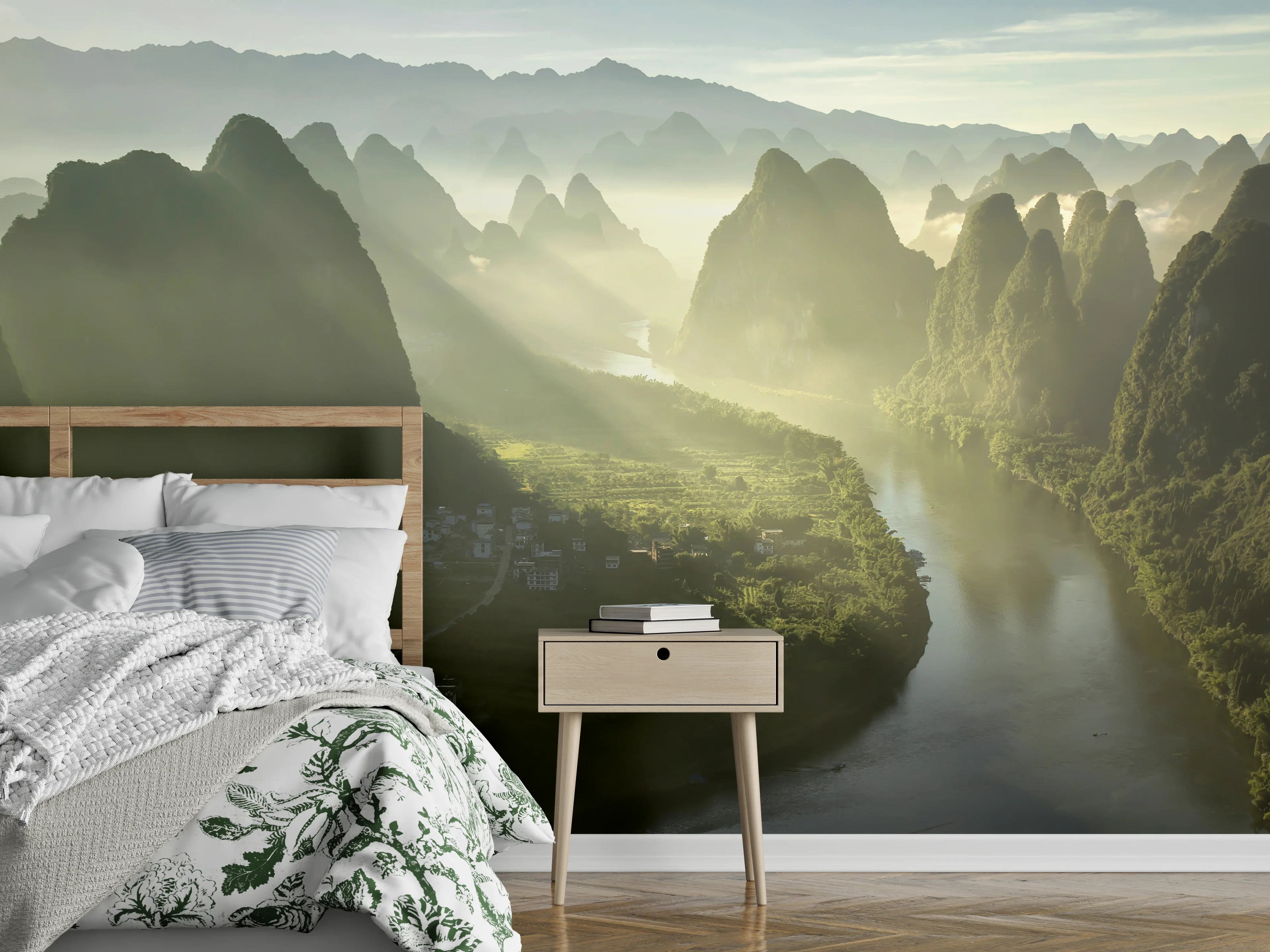 Wandverkleidung Schlafzimmer - Morgenlicht über mystischen Karstbergen
