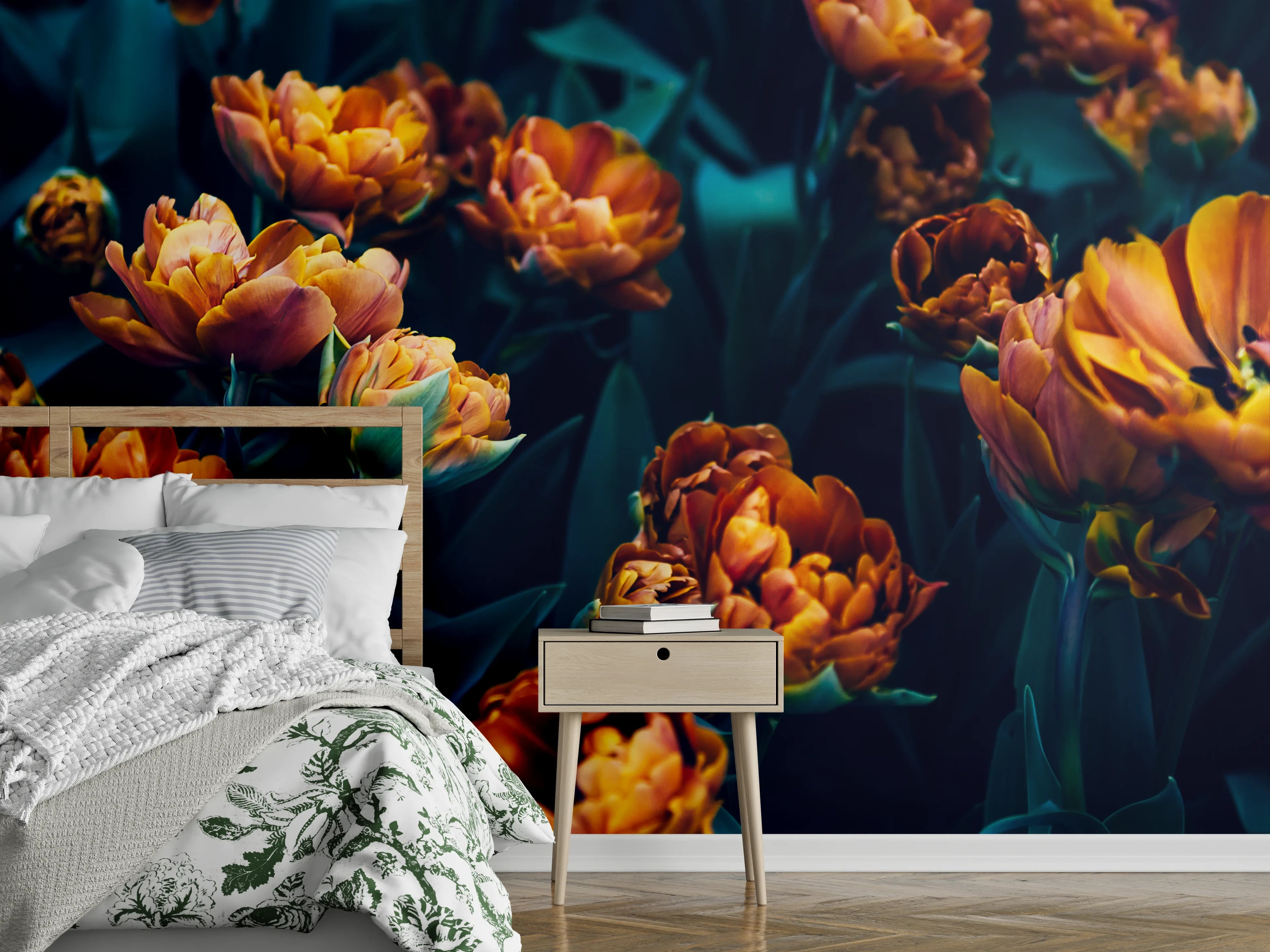 Wandverkleidung Schlafzimmer - Mystische orangefarbene Tulpen im Dunkel