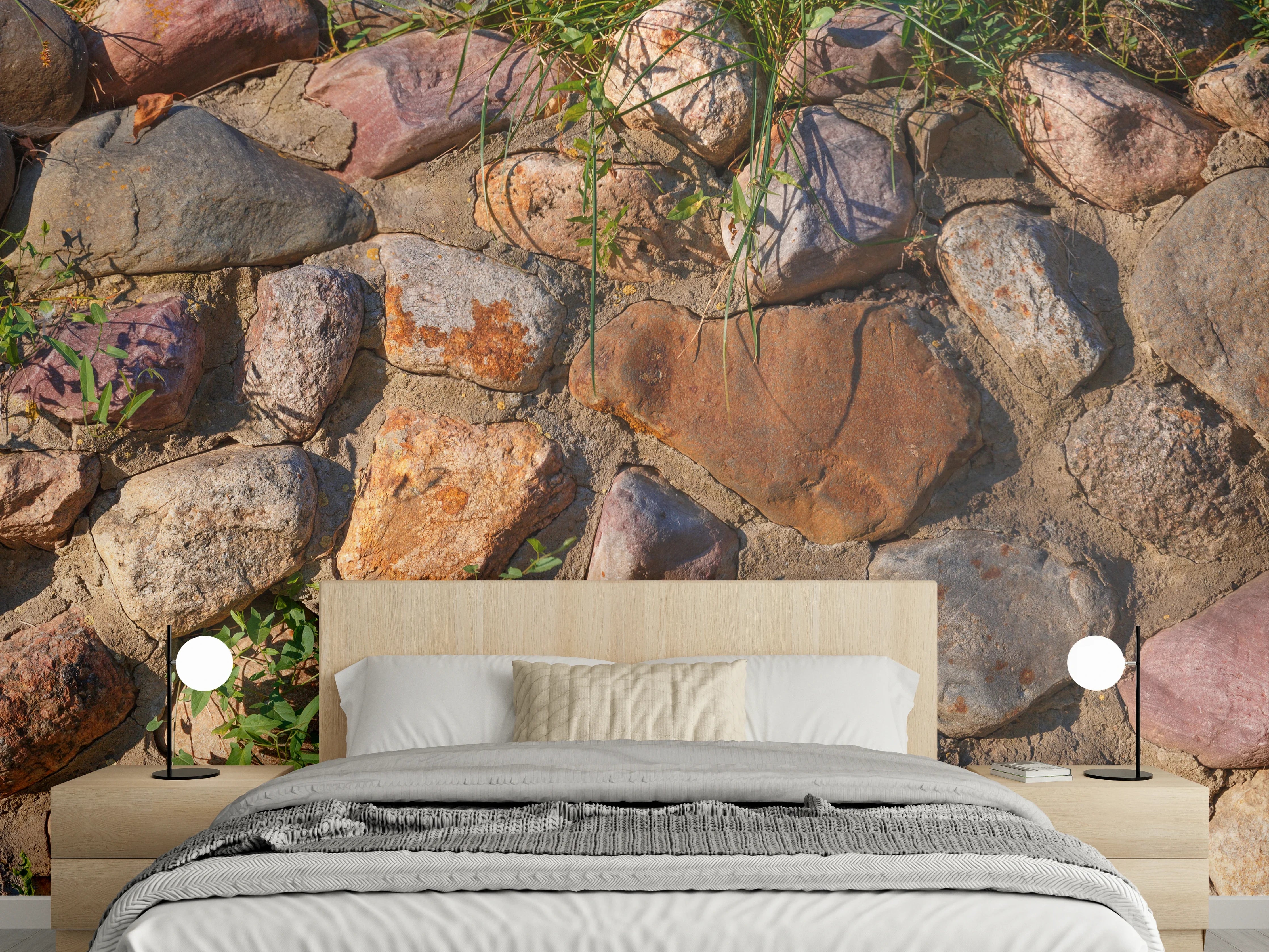 Wandverkleidung Schlafzimmer - Natursteinmauer mit Pflanzen und warmen Tönen