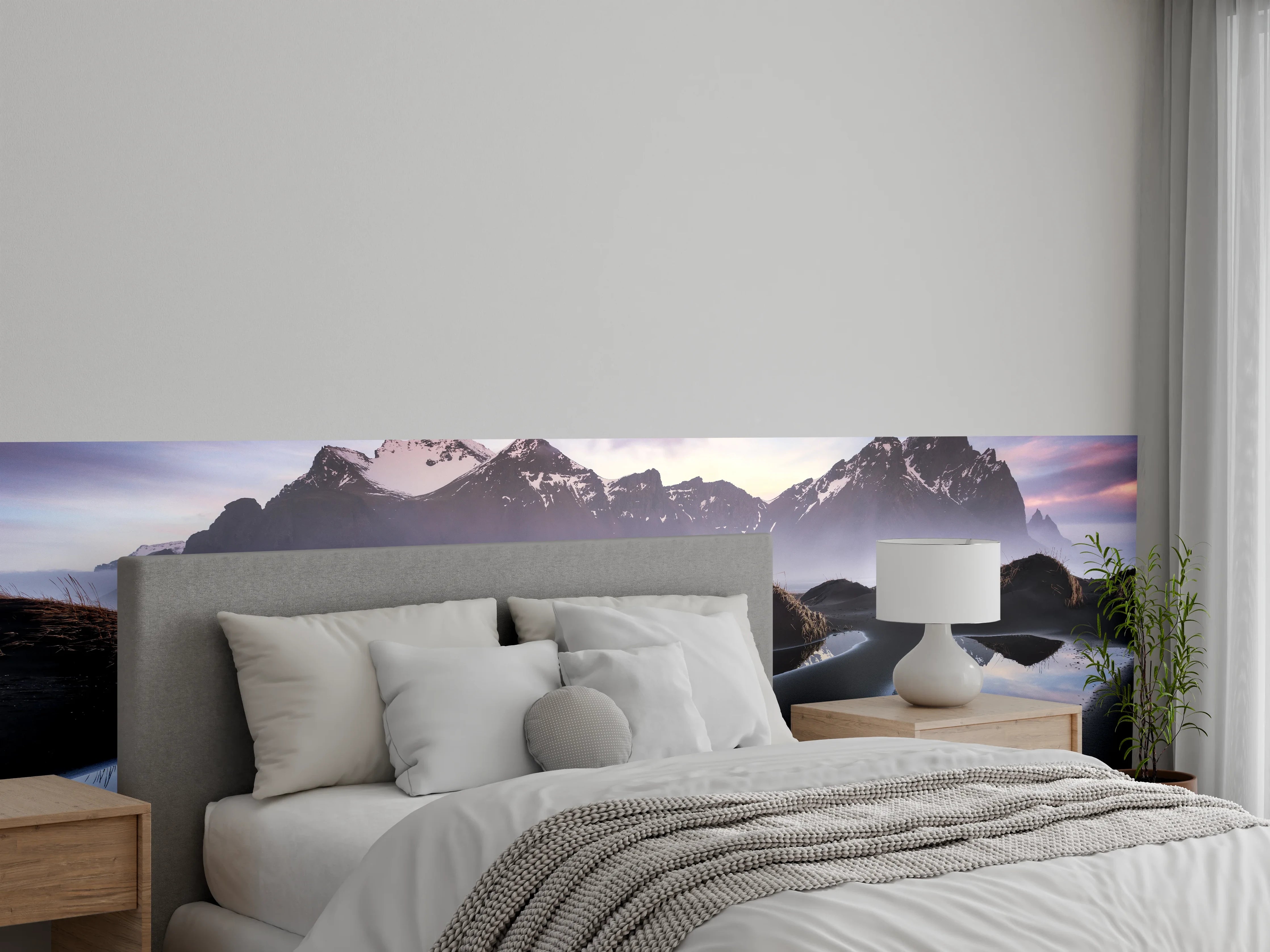 Wandverkleidung Schlafzimmer - Nordische Berglandschaft mit Spiegelung