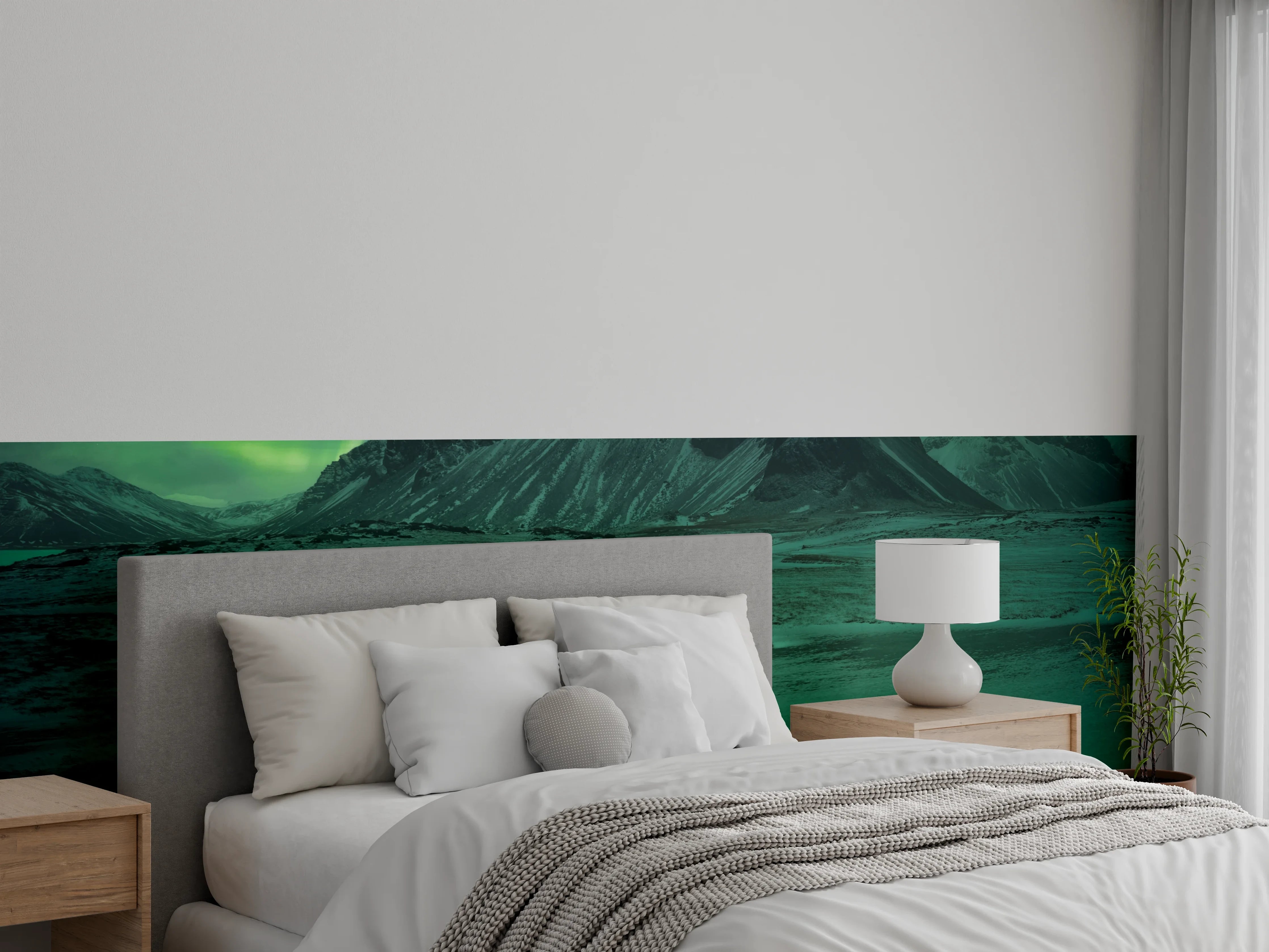 Wandverkleidung Schlafzimmer - Nordlichter über verschneiten Bergen Fotomotiv