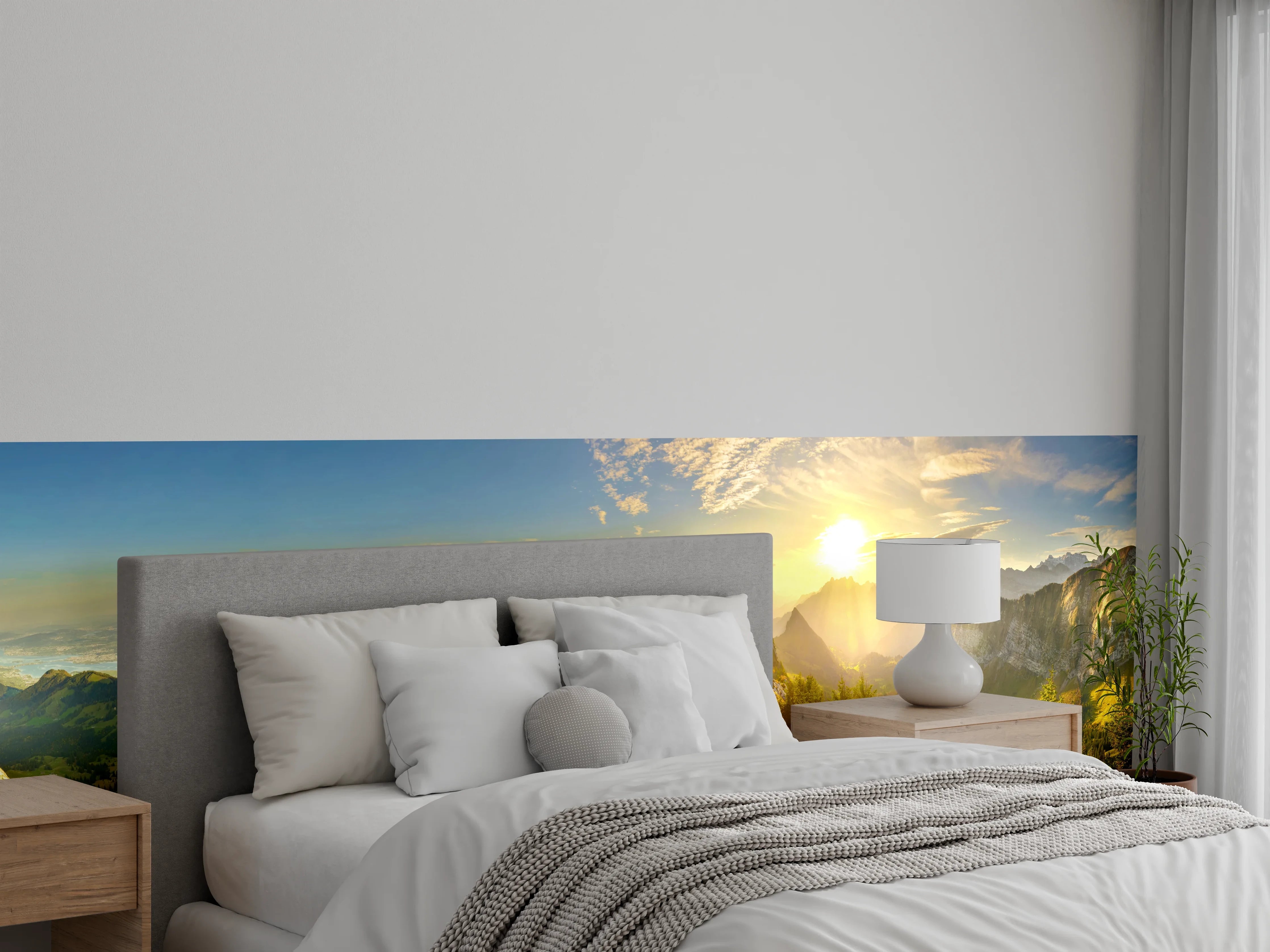 Wandverkleidung Schlafzimmer - Panorama Berglandschaft im Sonnenlicht
