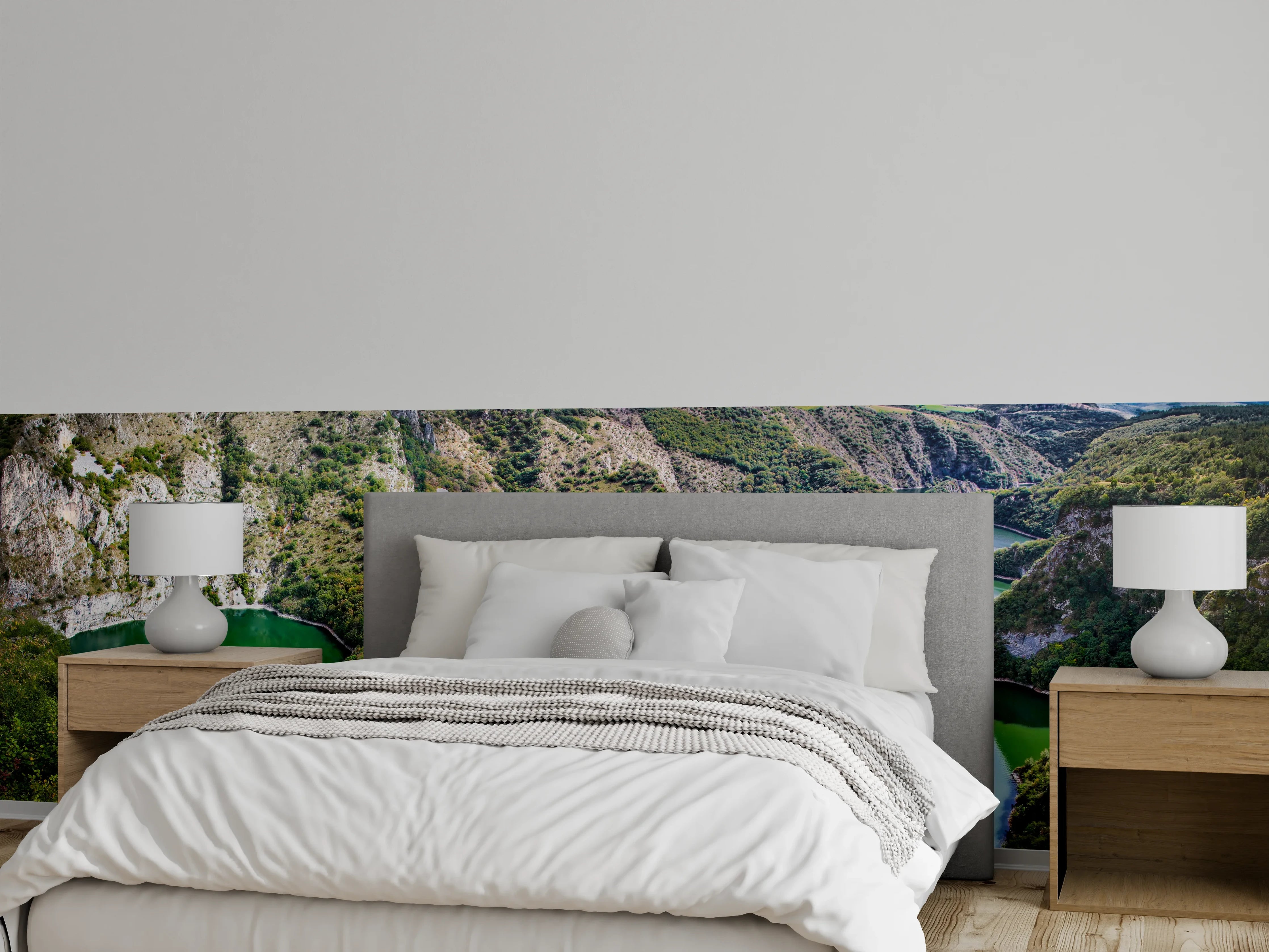 Wandverkleidung Schlafzimmer - Panorama Flusslandschaft mit grünen Hügeln