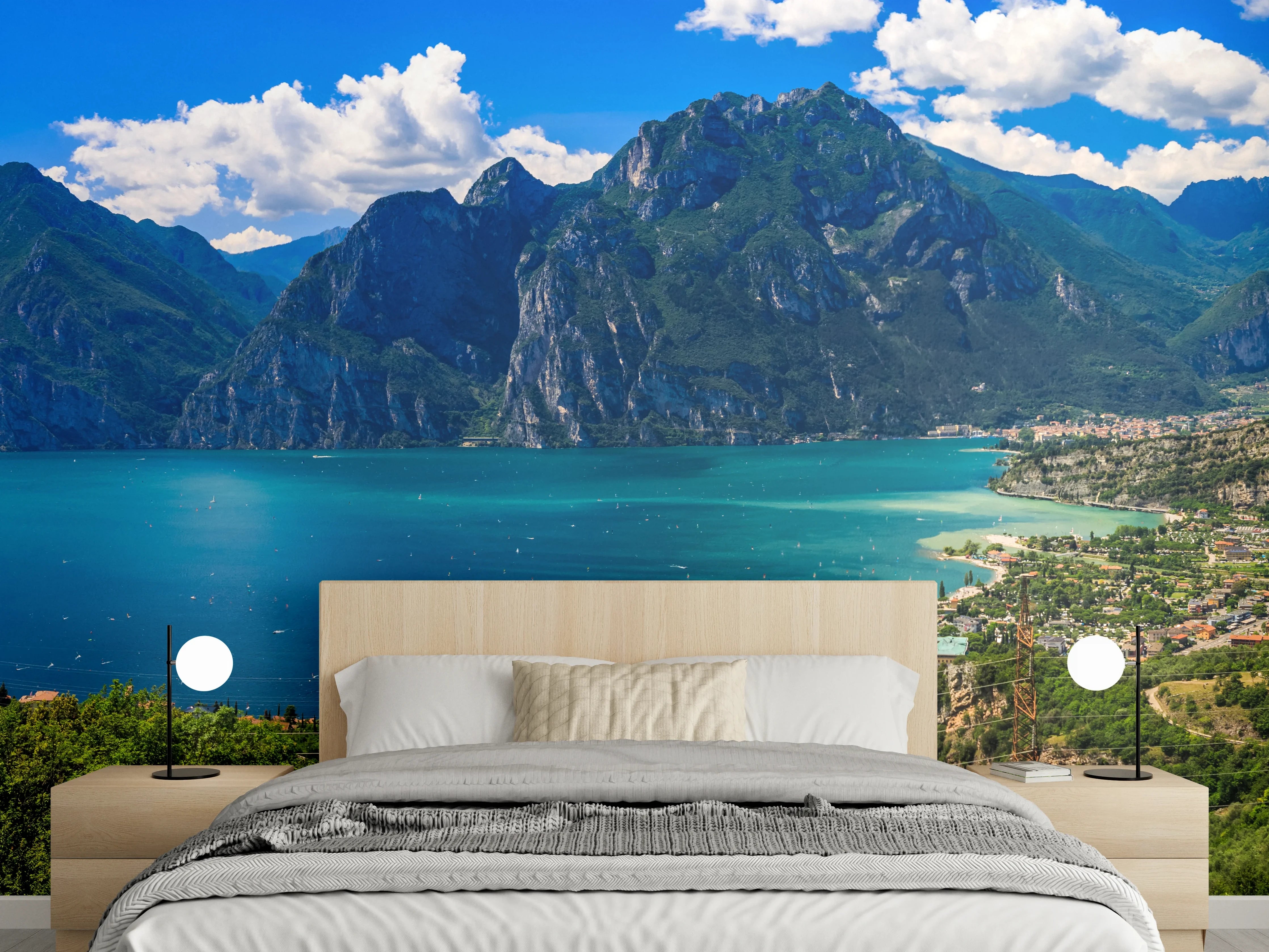 Wandverkleidung Schlafzimmer - Panorama Gardasee Berge Landschaft