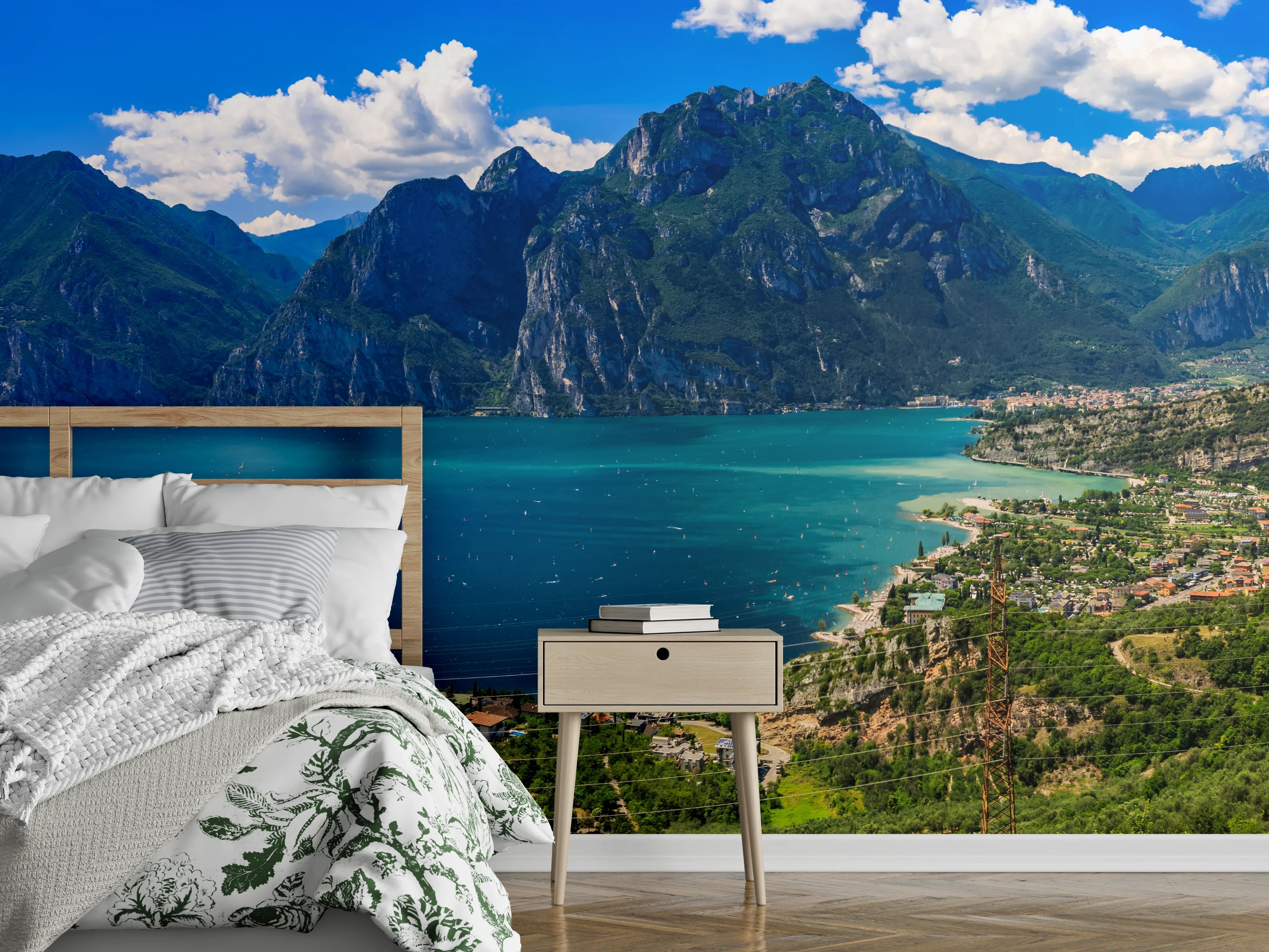 Wandverkleidung Schlafzimmer - Panorama Gardasee Berge Landschaft