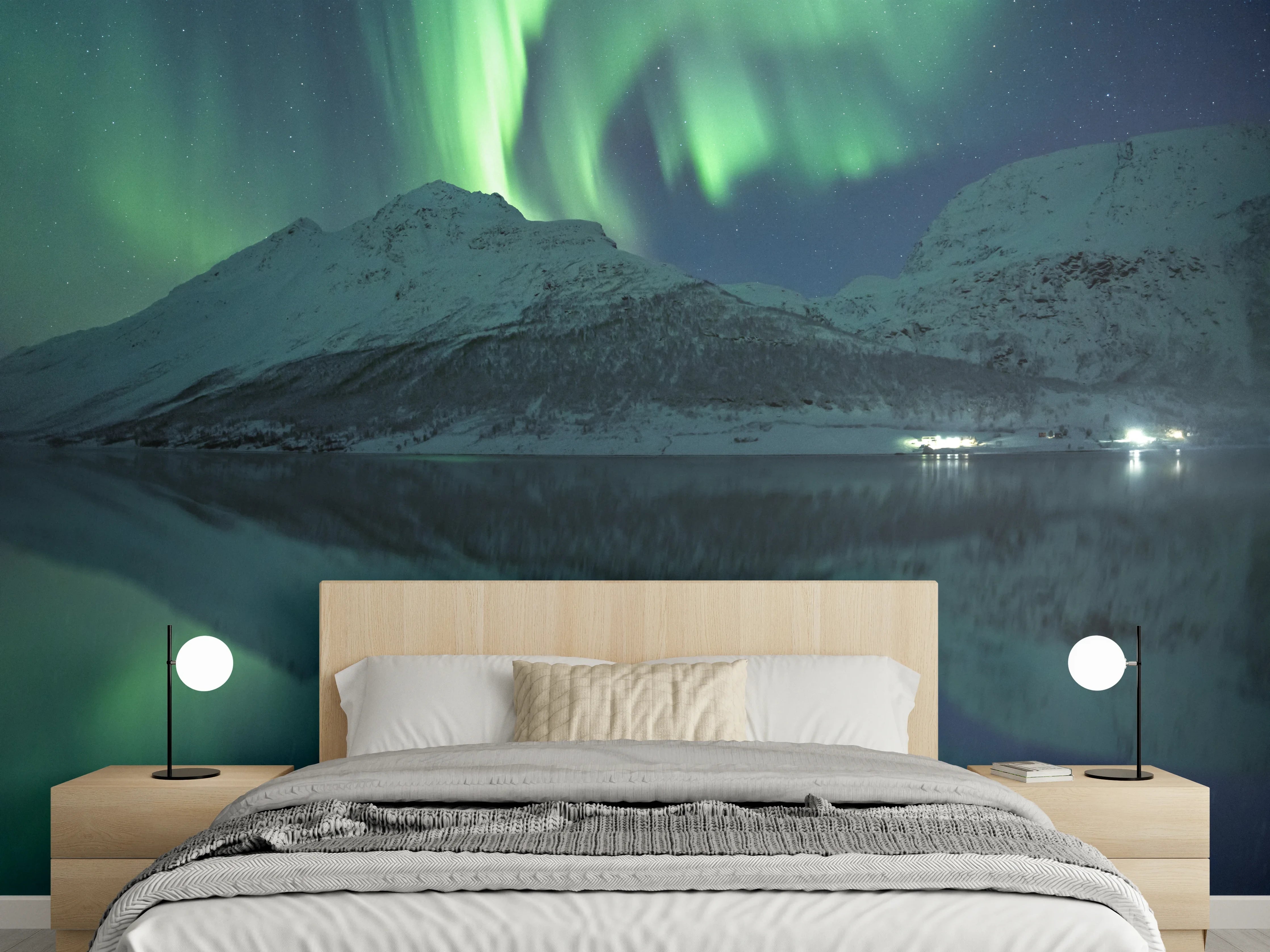 Wandverkleidung Schlafzimmer - Polarlichter über verschneiten Bergen