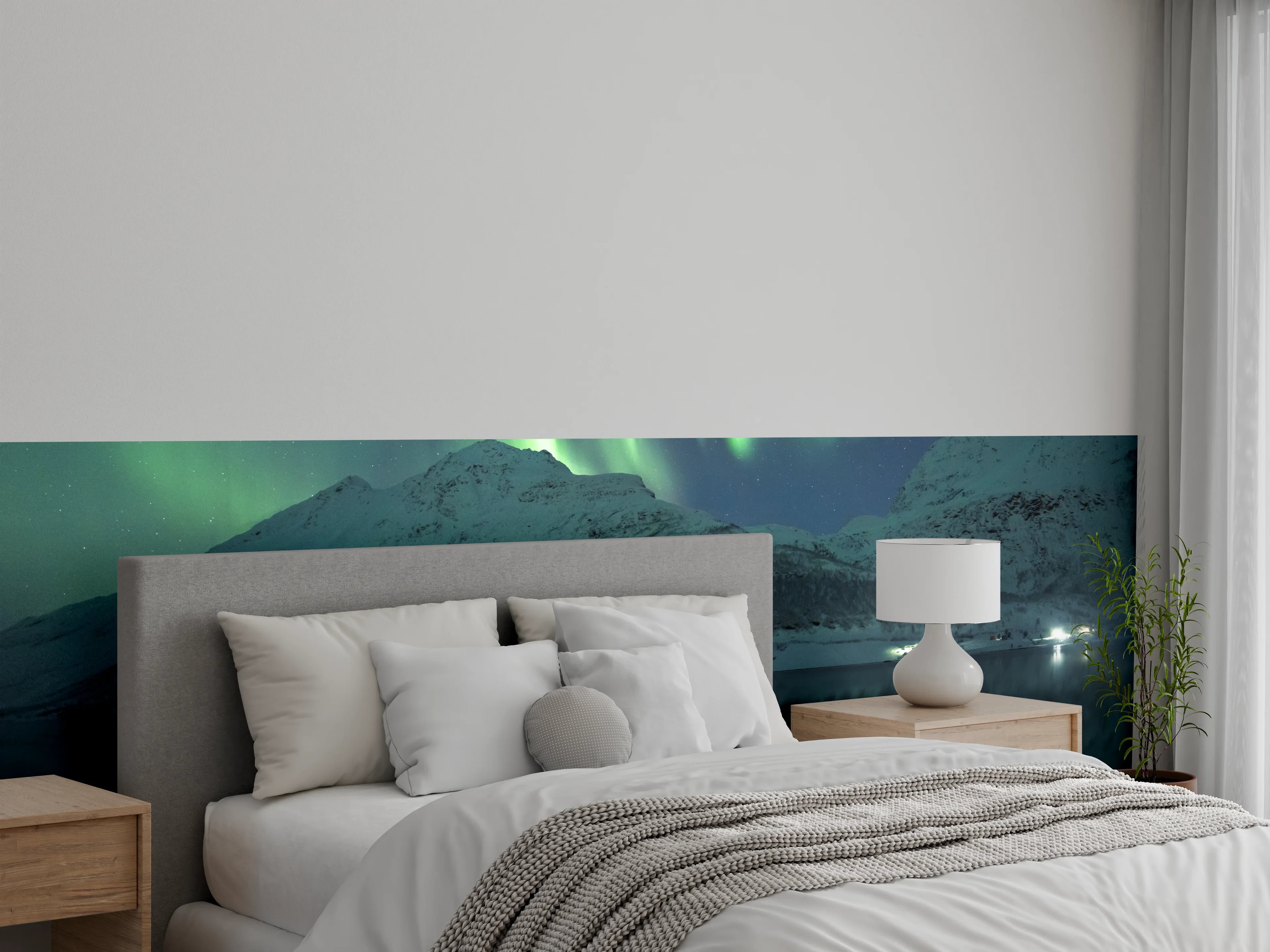 Wandverkleidung Schlafzimmer - Polarlichter über verschneiten Bergen