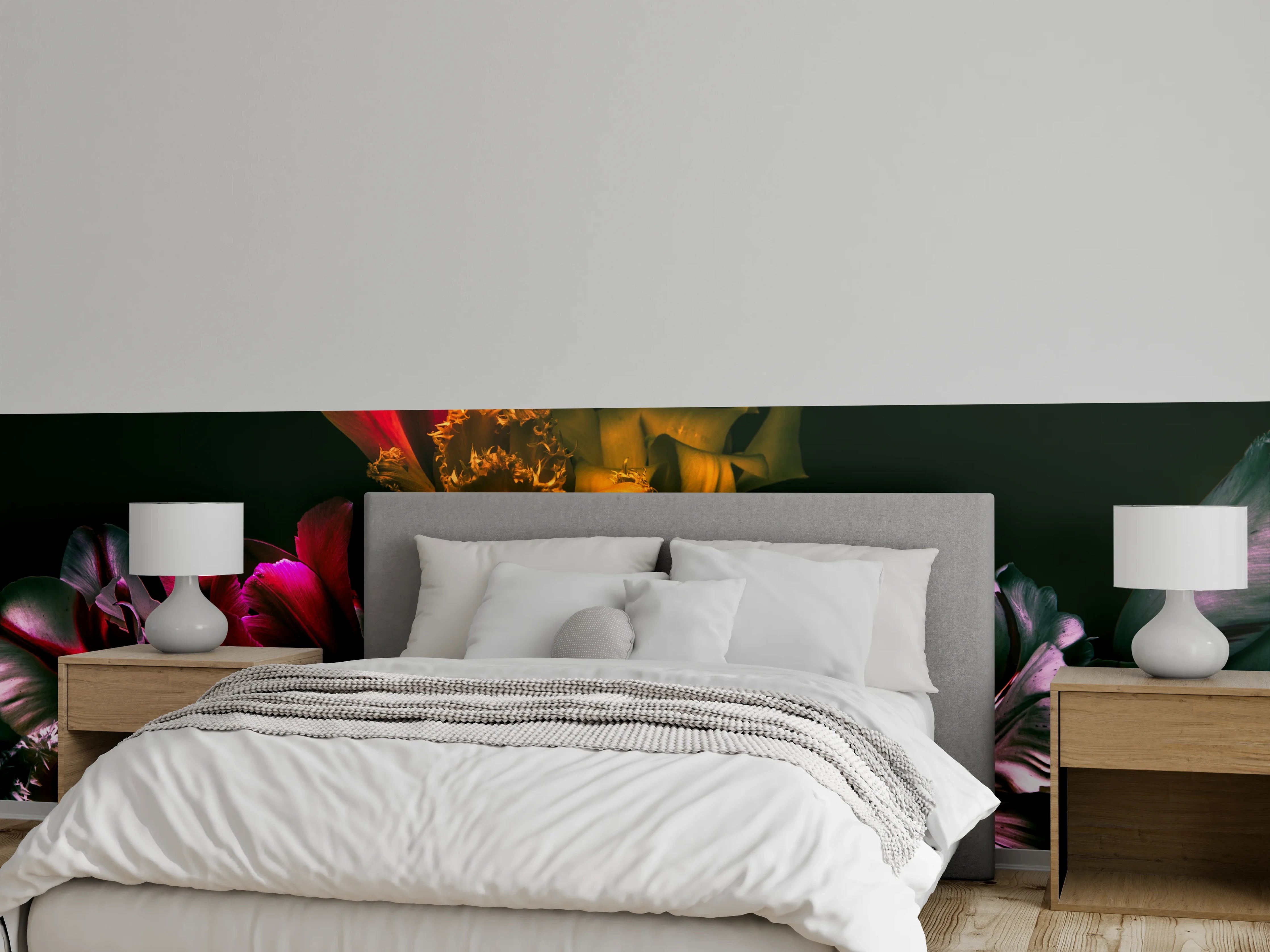 Wandverkleidung Schlafzimmer - Prächtige Tulpenkunst auf dunklem Grund