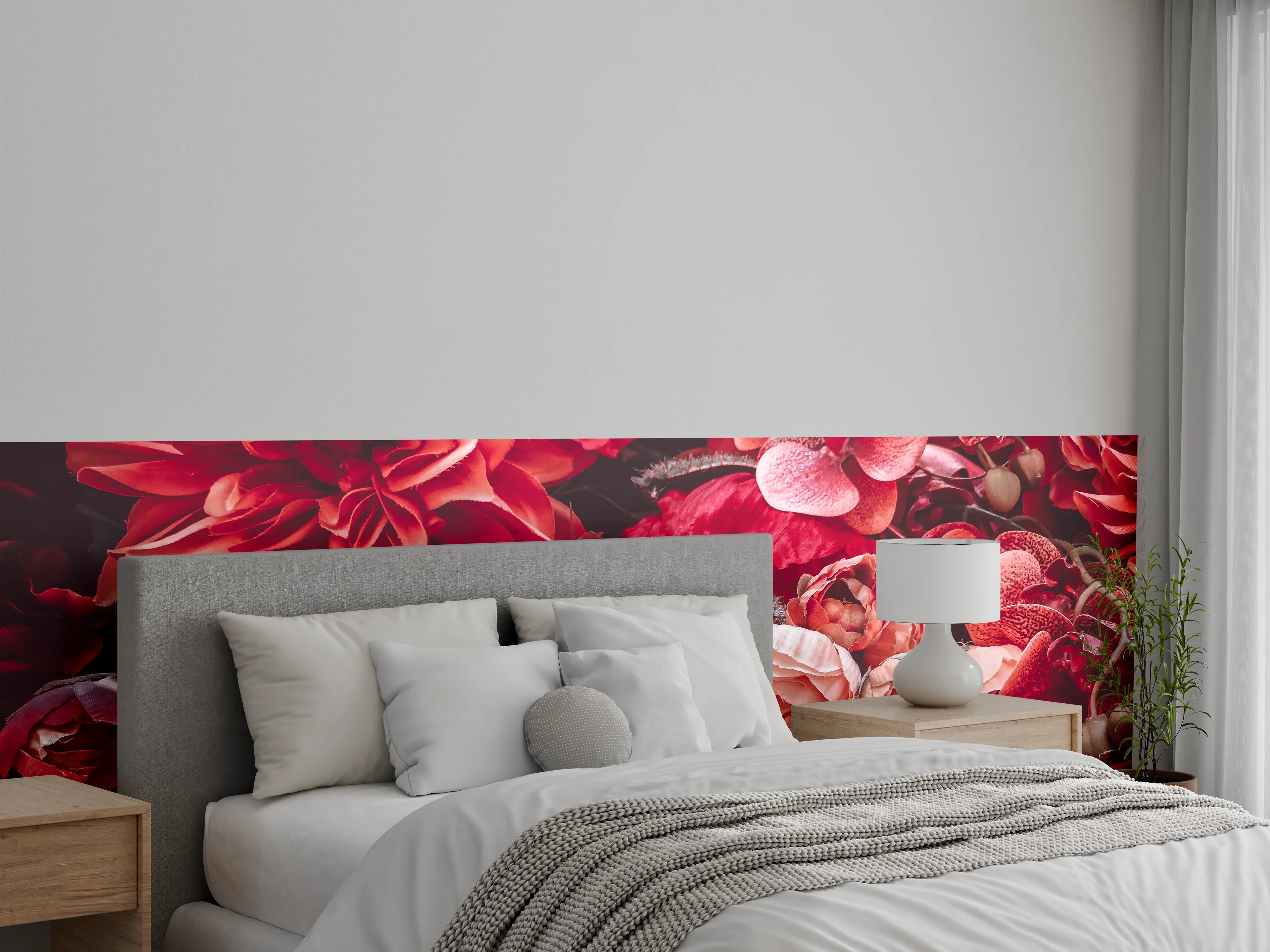 Wandverkleidung Schlafzimmer - Rote Blumenpracht in warmem Licht