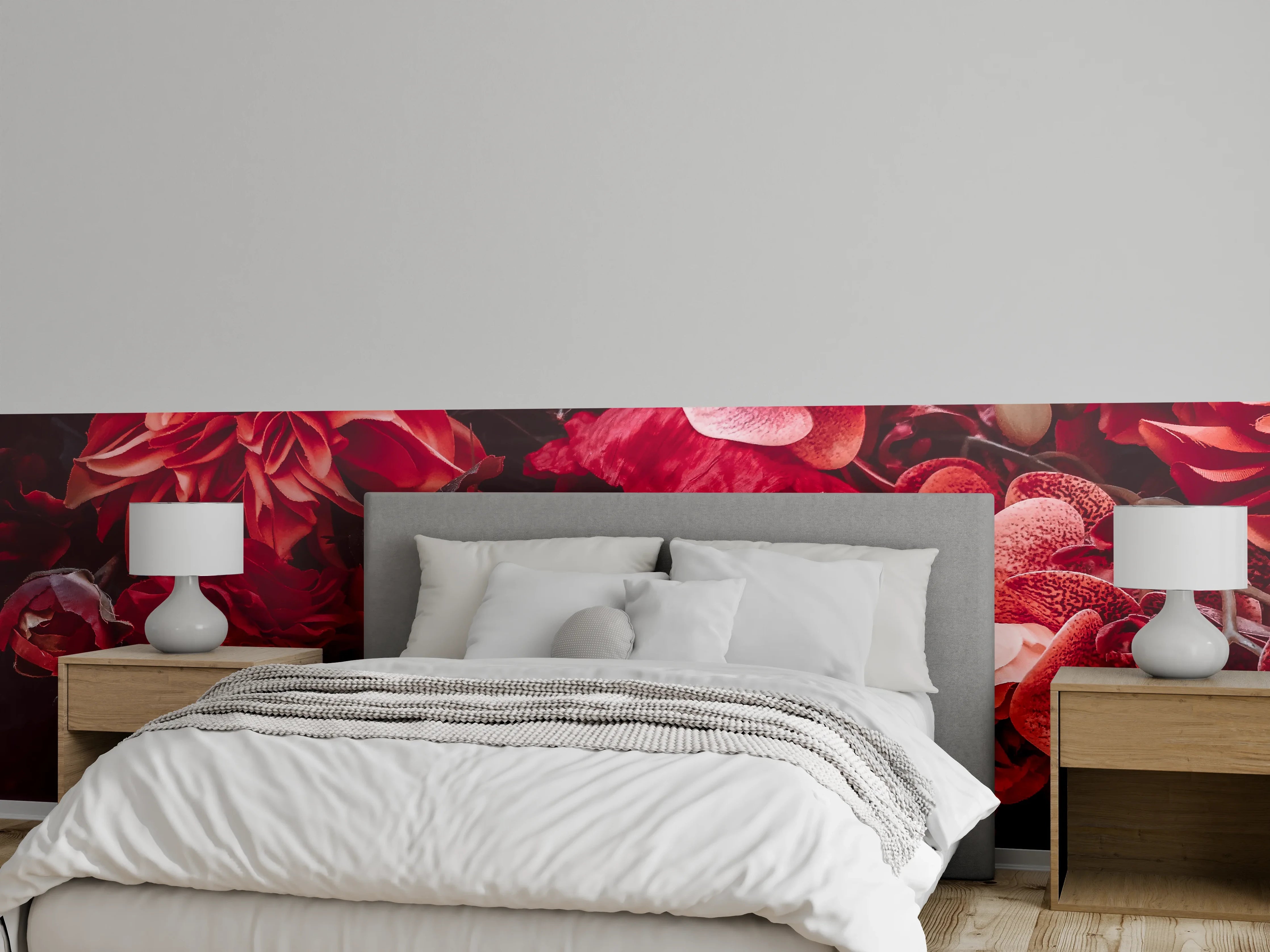 Wandverkleidung Schlafzimmer - Rote Blumenpracht in warmem Licht