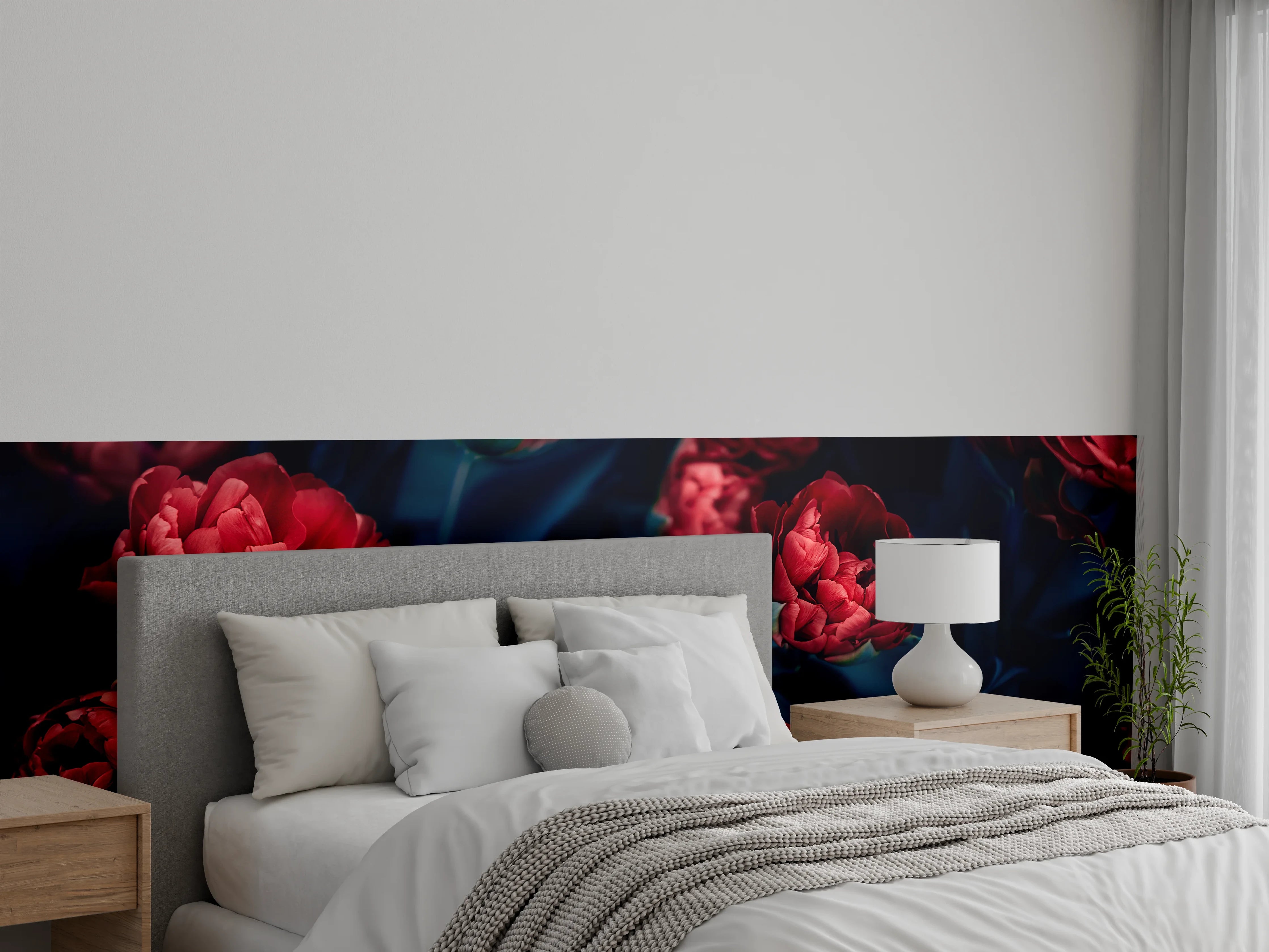 Wandverkleidung Schlafzimmer - Rote Pfingstrosen im dunklen Look