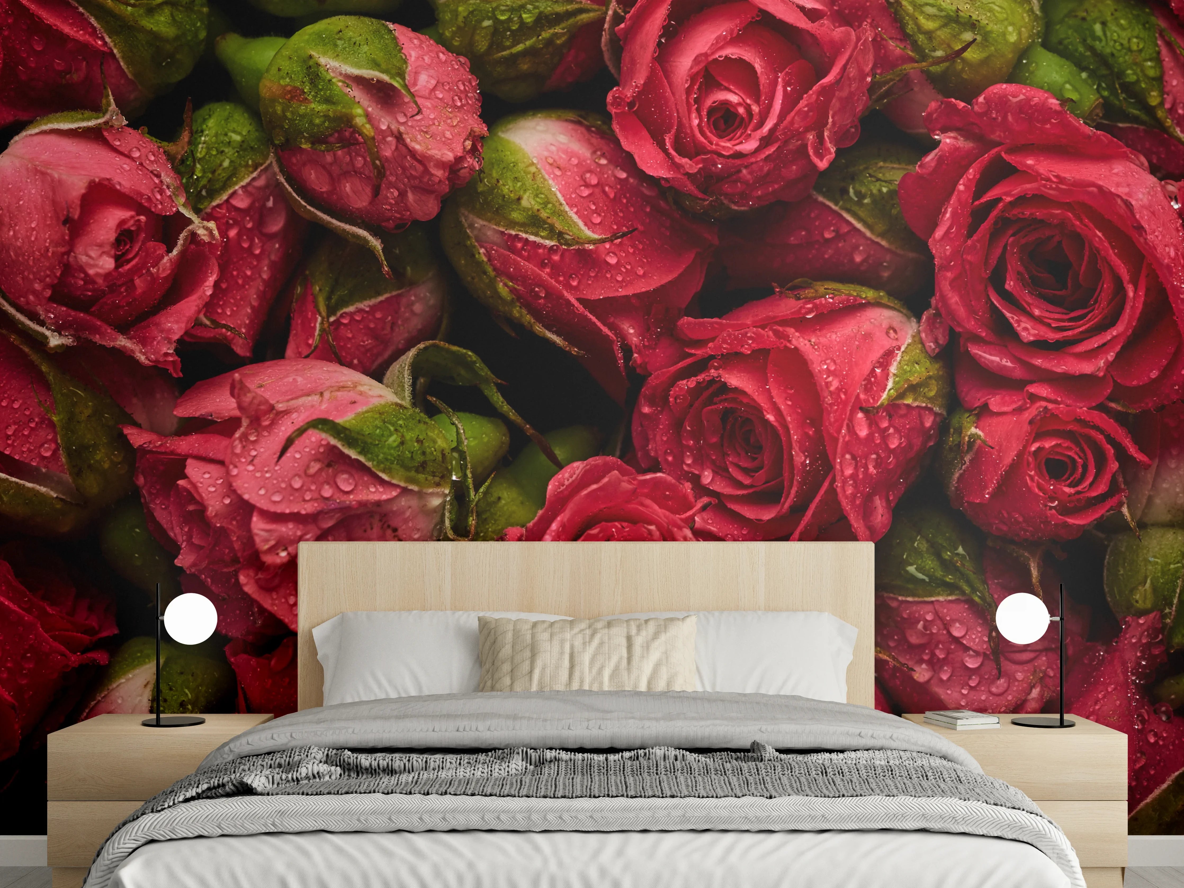Wandverkleidung Schlafzimmer - Rote Rosen mit Tautropfen Details