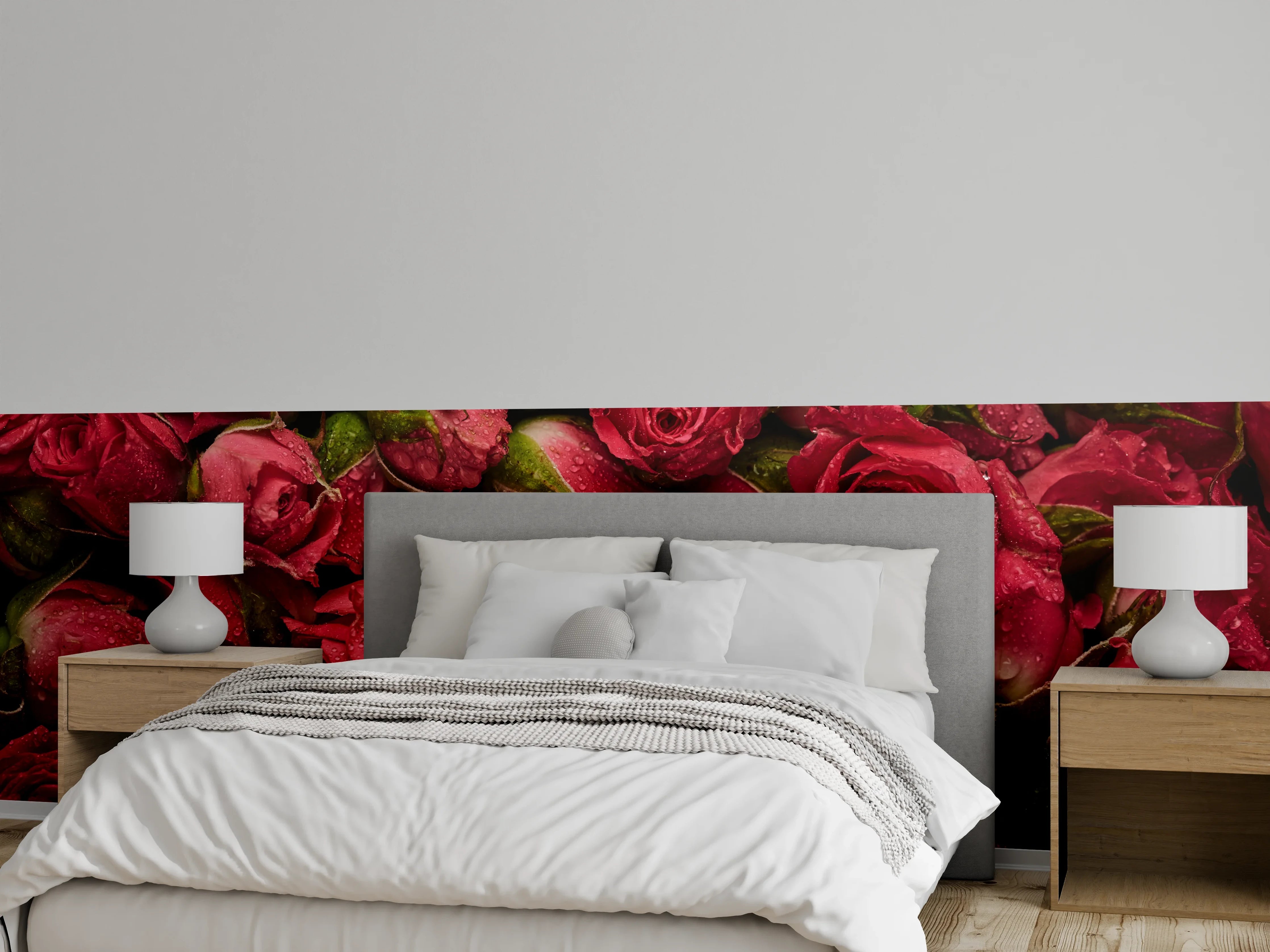 Wandverkleidung Schlafzimmer - Rote Rosen mit Tautropfen Details