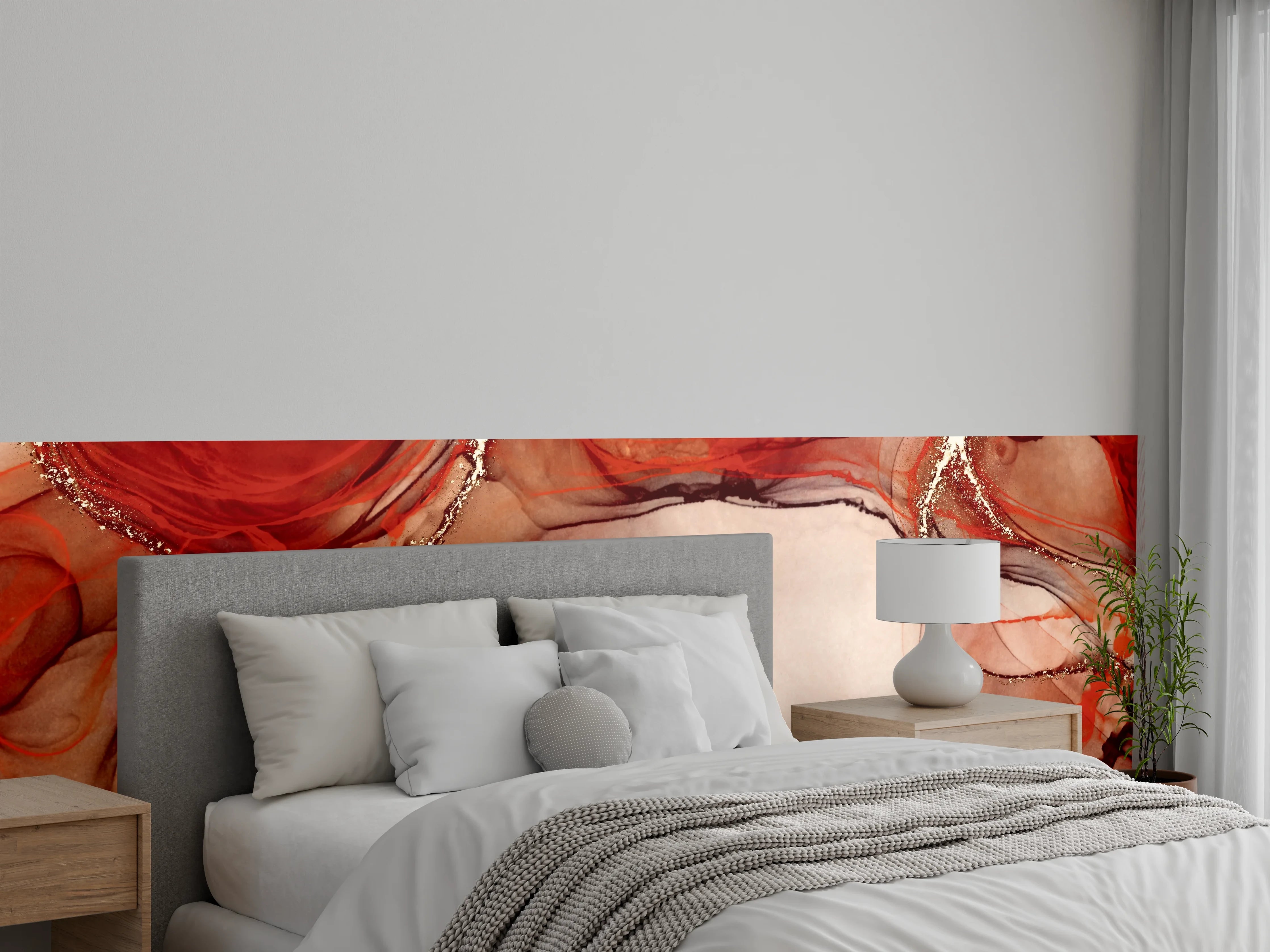 Wandverkleidung Schlafzimmer - Rote Seidenstoffe mit Goldakzenten