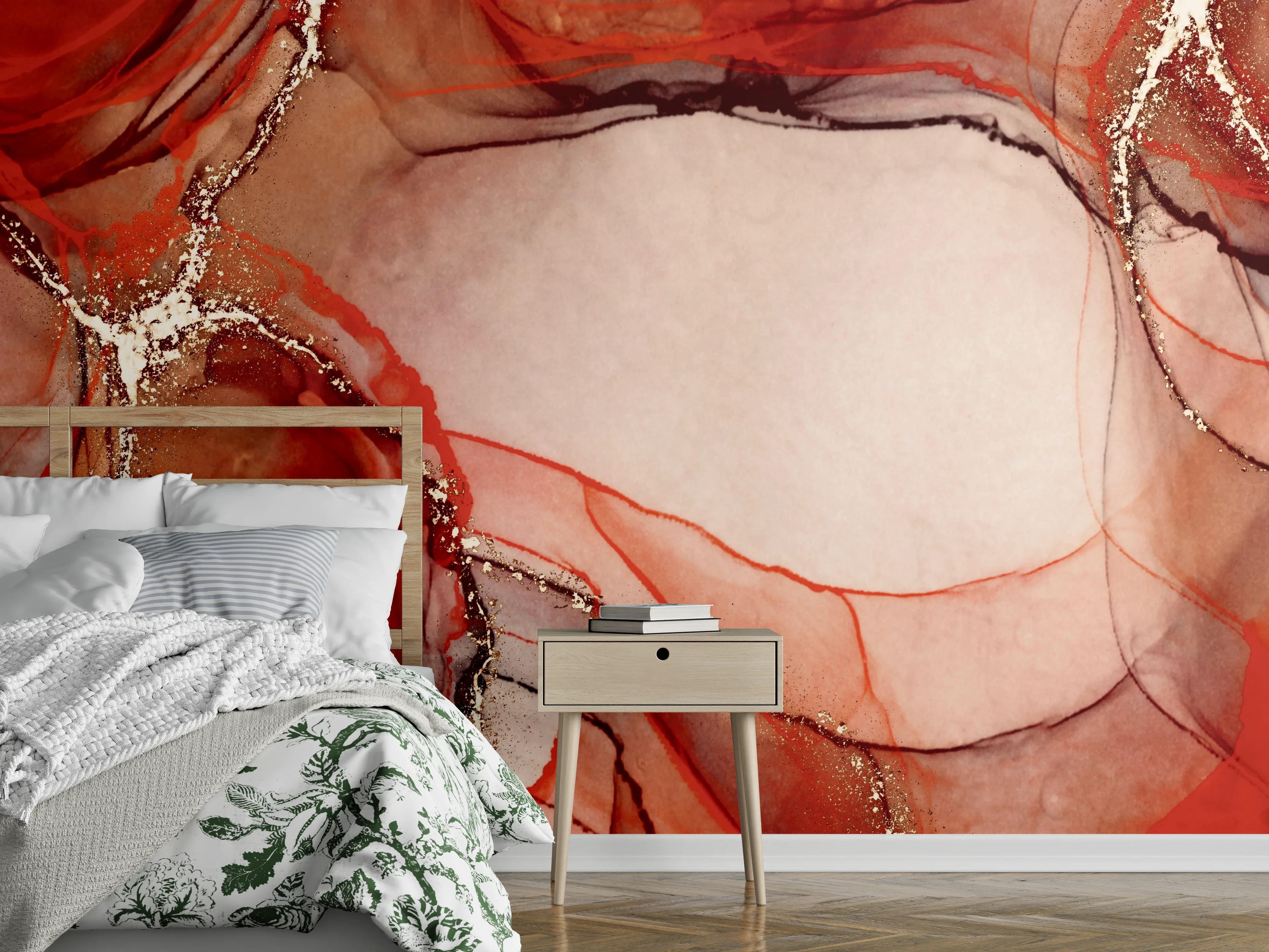 Wandverkleidung Schlafzimmer - Rote Seidenstoffe mit Goldakzenten
