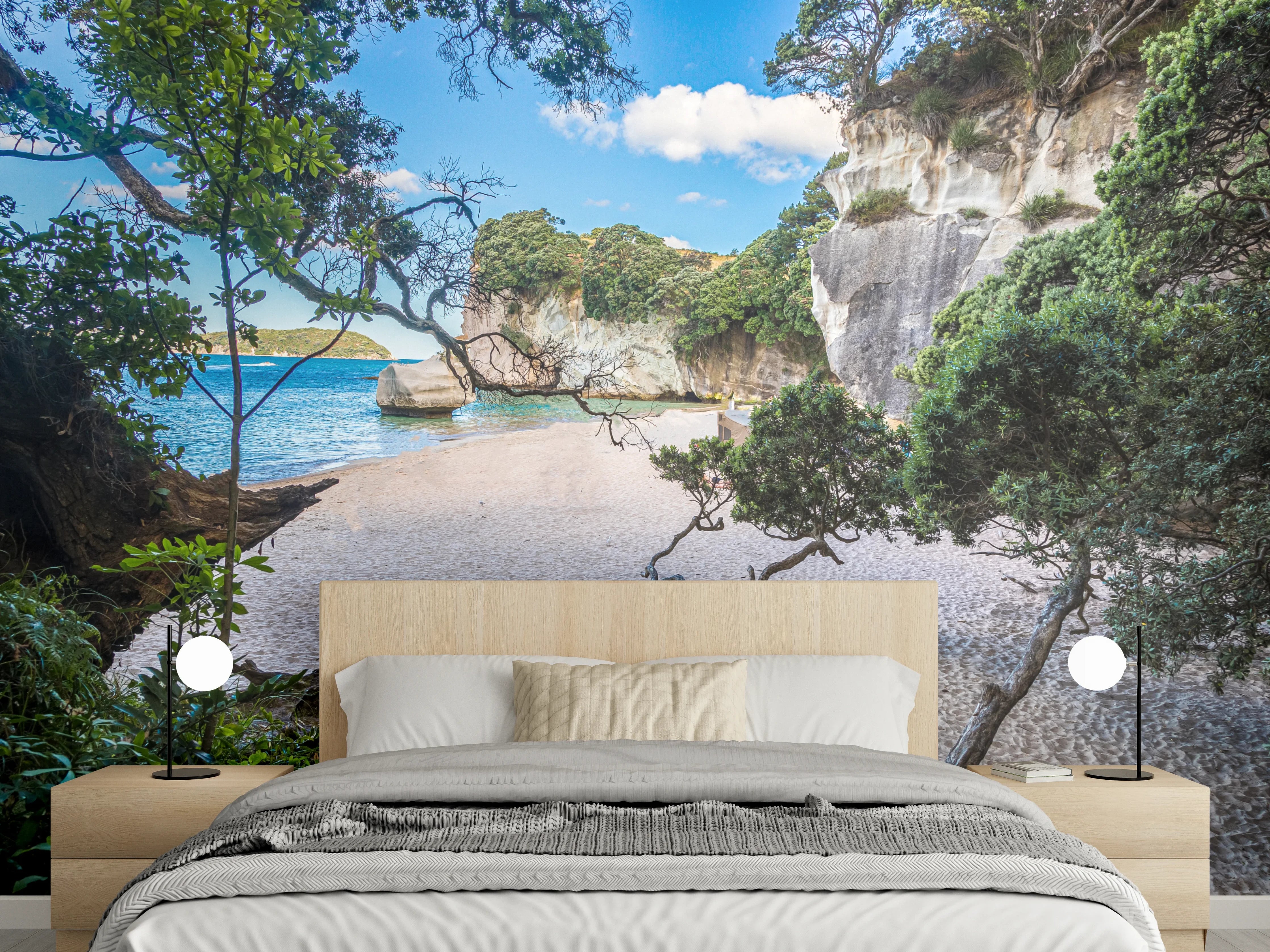 Wandverkleidung Schlafzimmer - Sandstrand Bucht mit Felsen und Bäumen