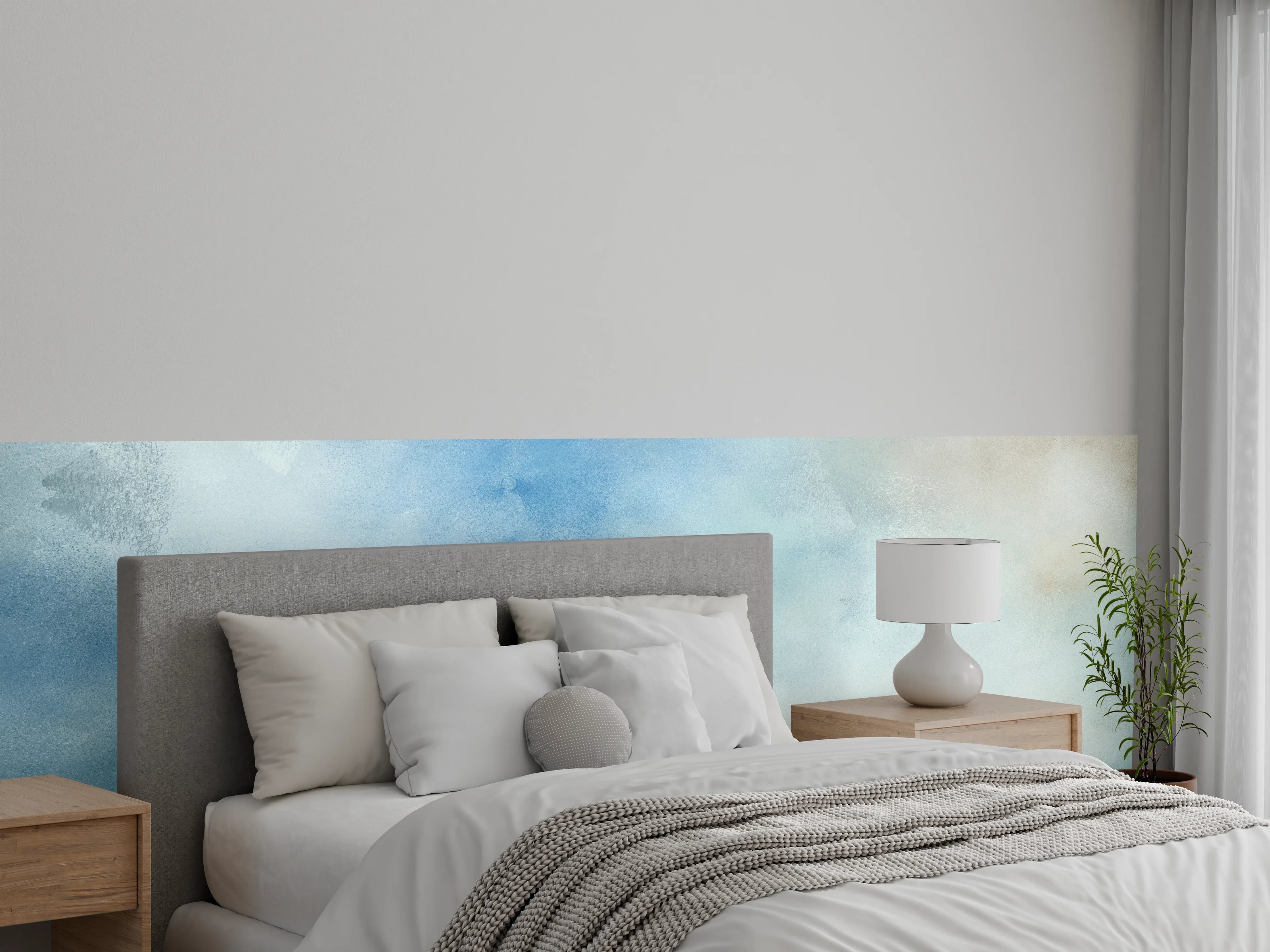 Wandverkleidung Schlafzimmer - Sanfte Aquarell-Wolken in Blau-Beige
