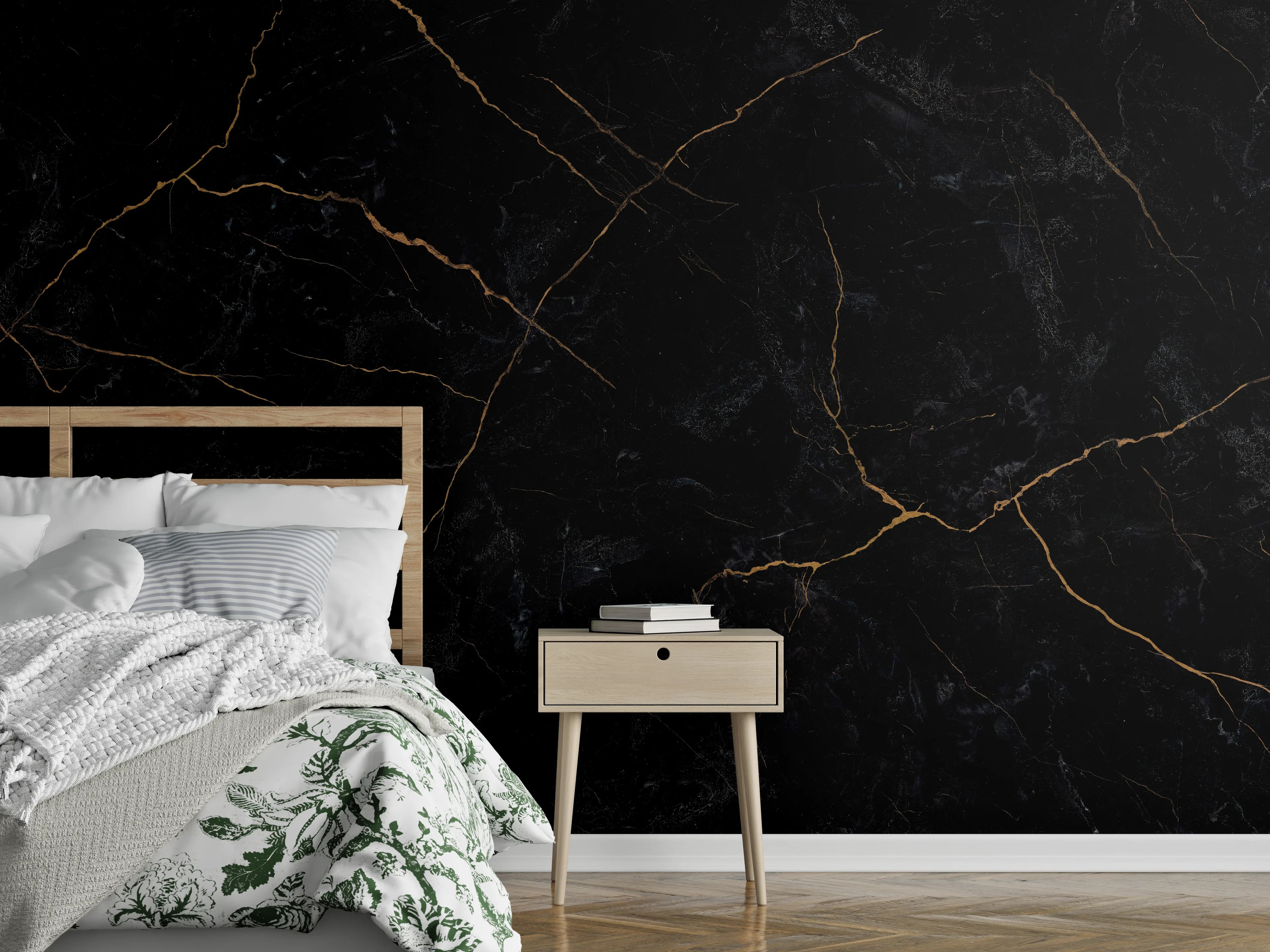 Wandverkleidung Schlafzimmer - Schwarzer Marmor mit dünnen goldenen Adern
