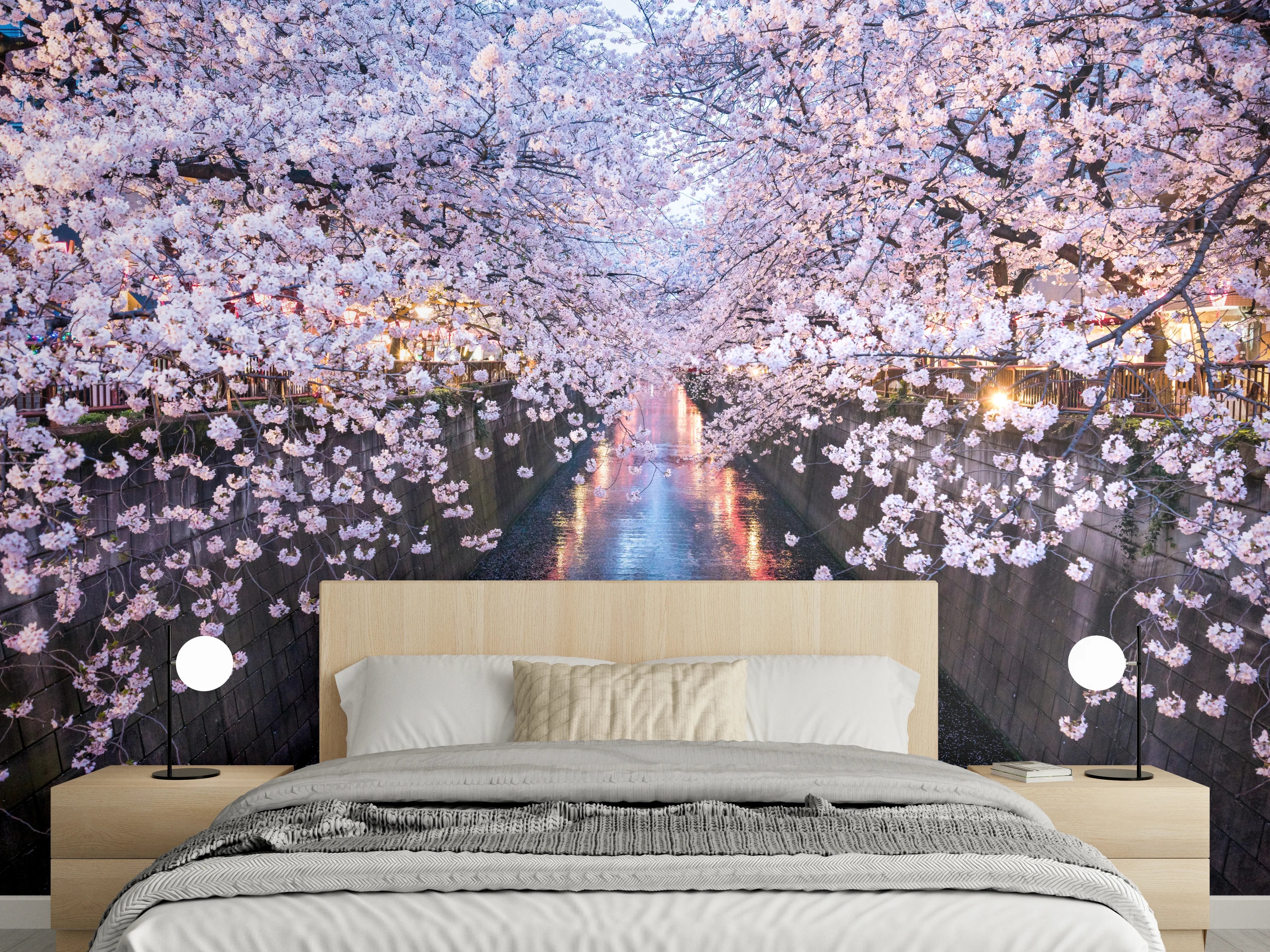 Wandverkleidung Schlafzimmer - Stadtfluss mit Kirschblütenbäumen
