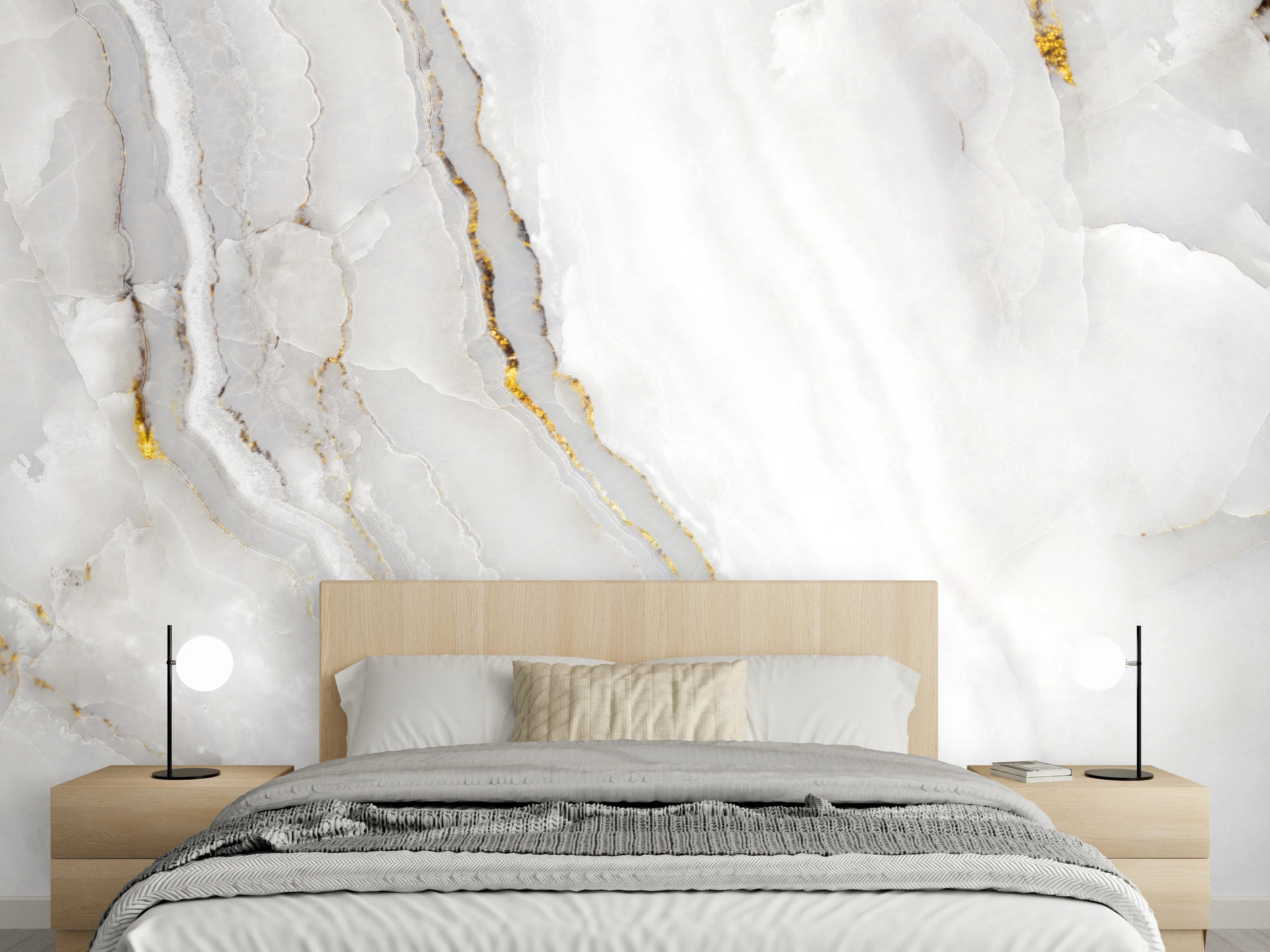 Wandverkleidung Schlafzimmer - Statuario Marmor mit goldenen Akzenten