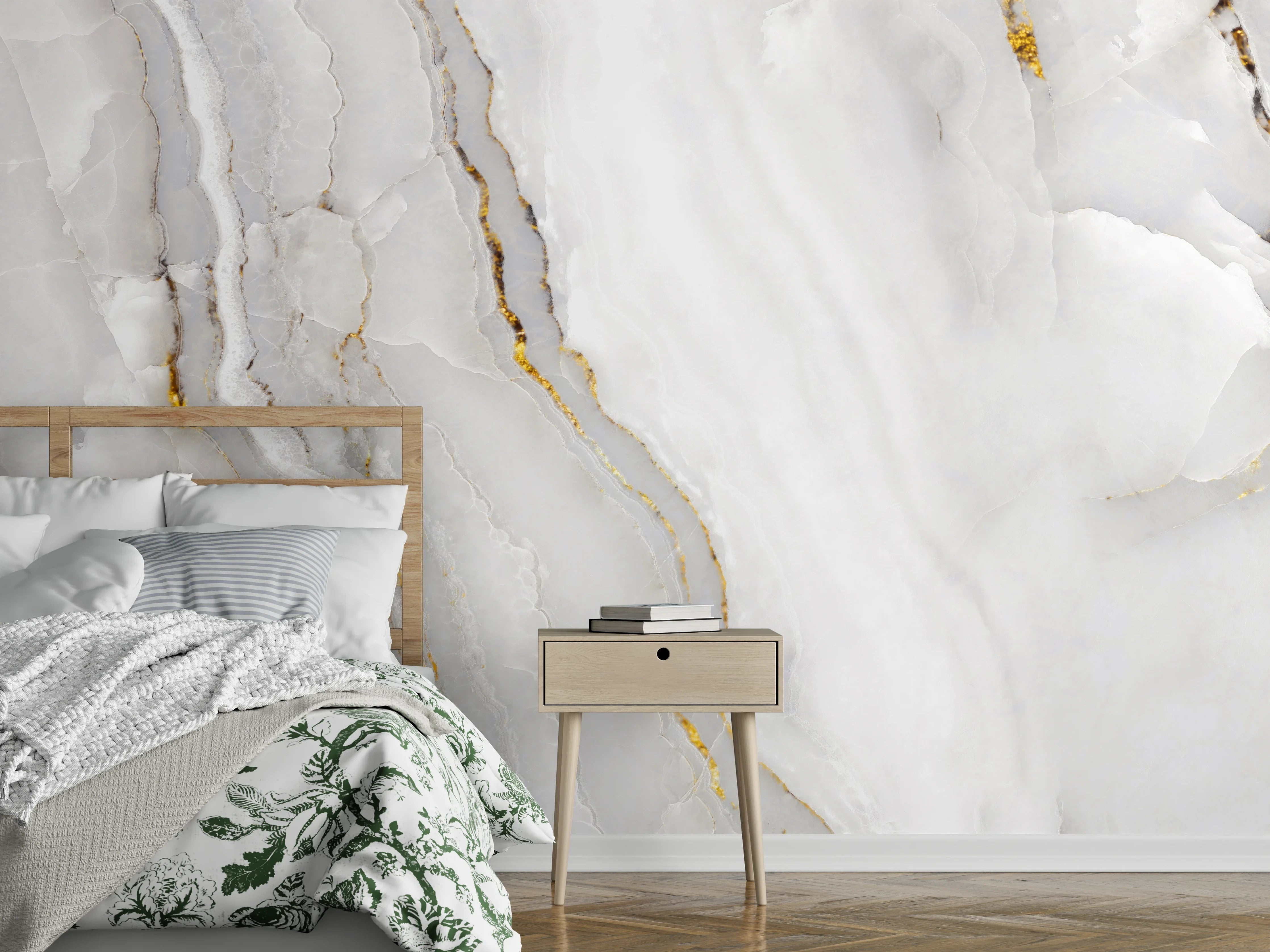 Wandverkleidung Schlafzimmer - Statuario Marmor mit goldenen Akzenten