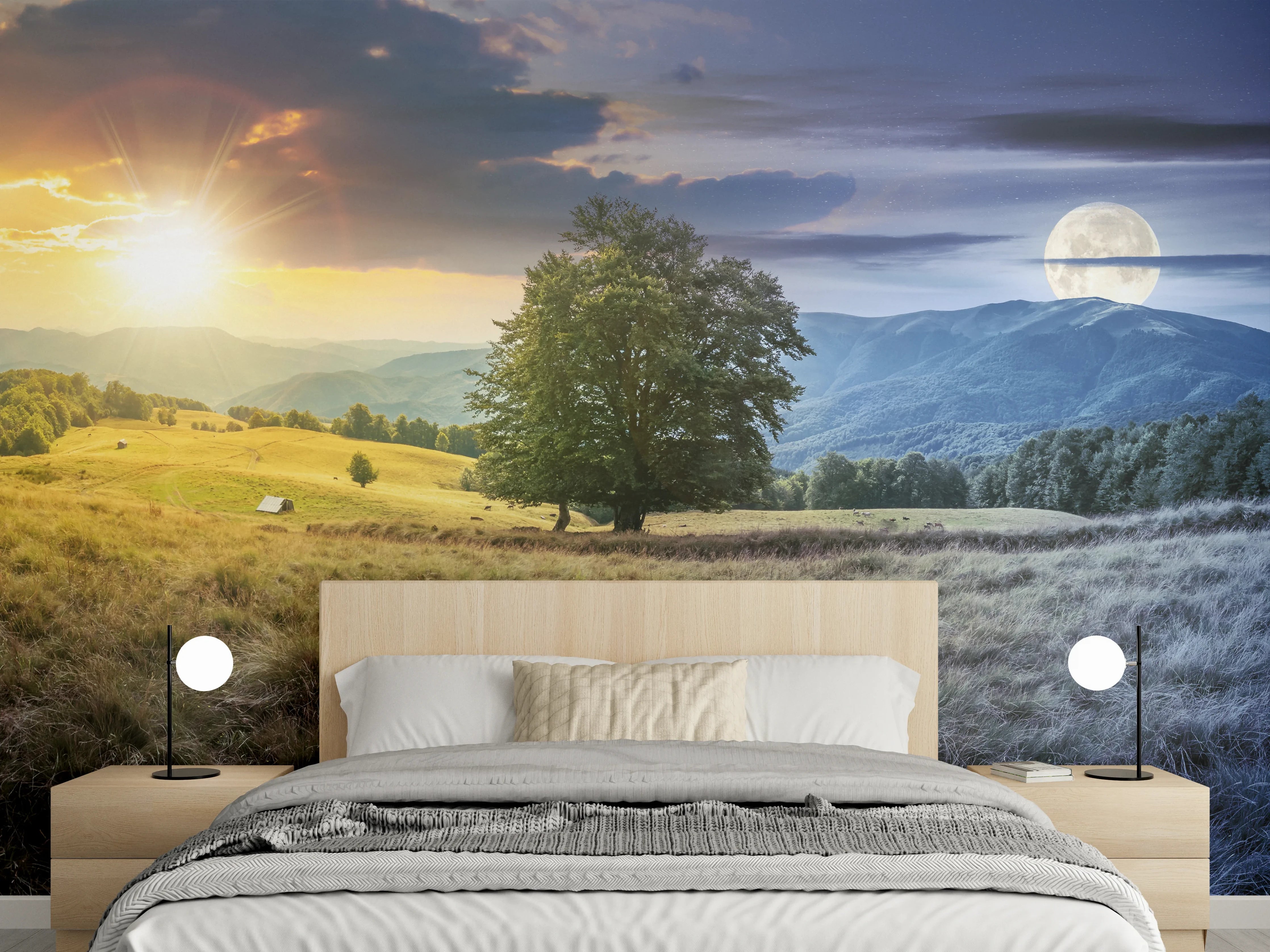 Wandverkleidung Schlafzimmer - Tag-Nacht-Landschaft: Sonnige Wiese trifft Vollmond